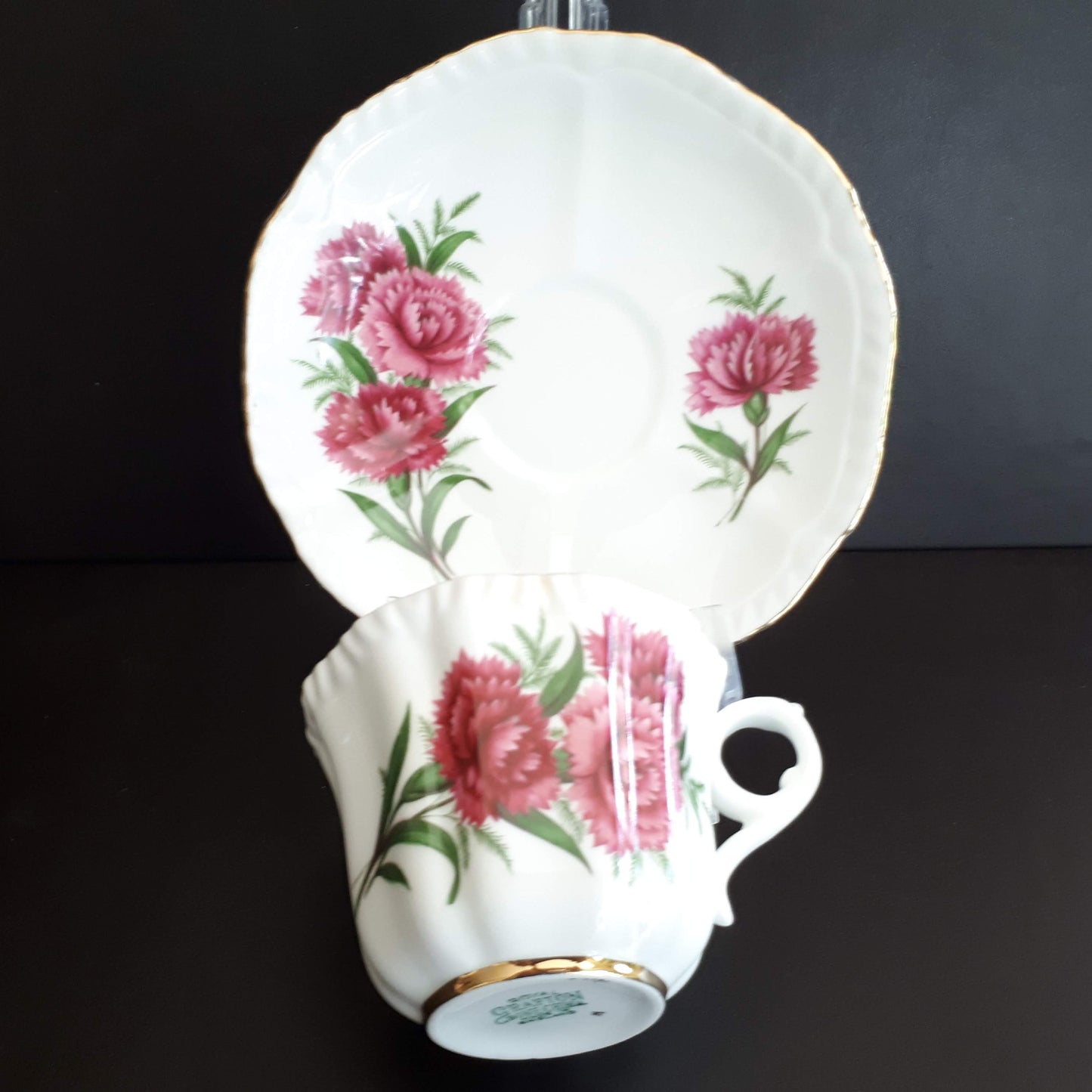 Royal Grafton Bone China with large deep pink Carnation flowers teacup & saucer
