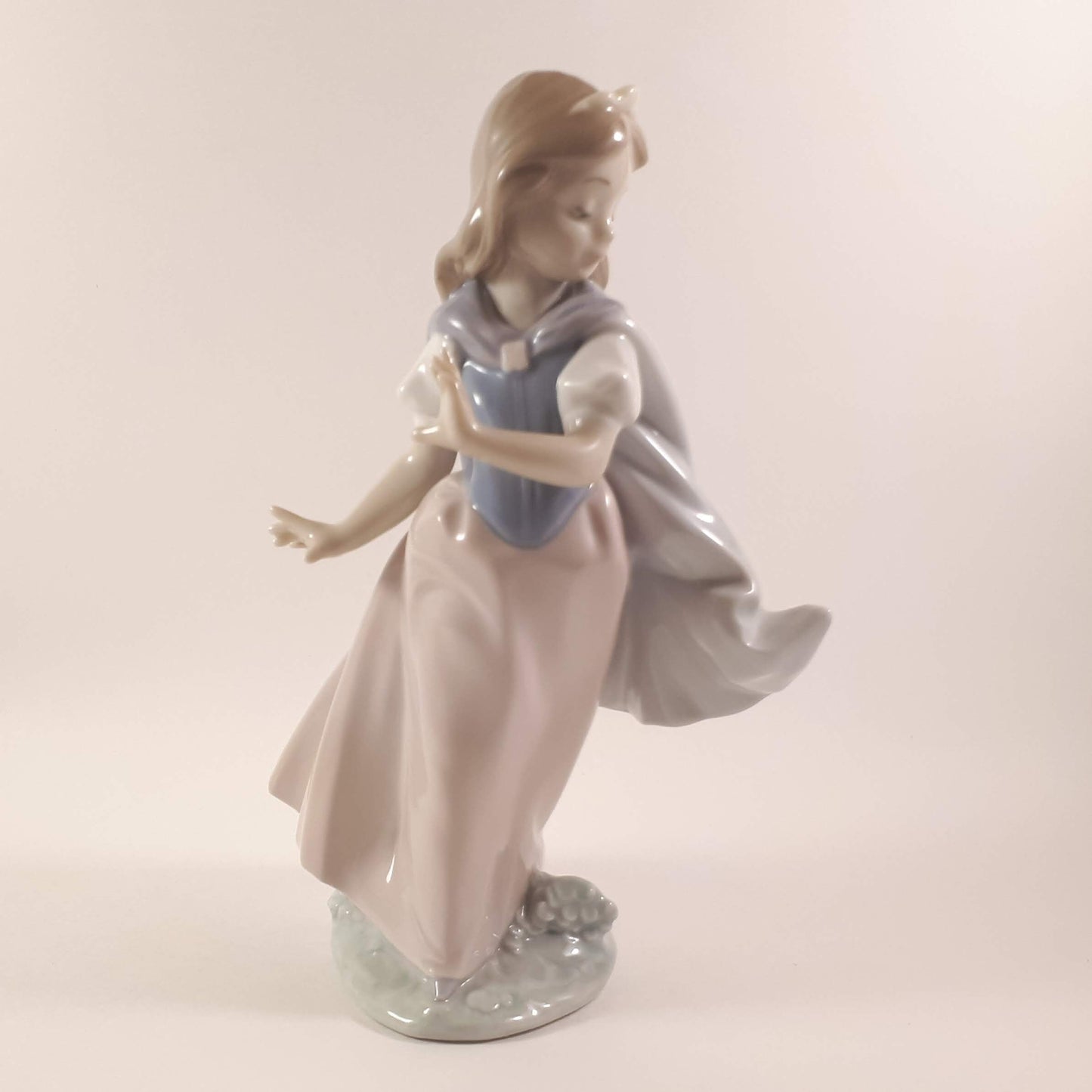 Lladro 6036 Young Princess Retired Figurine Rare, hard to find!