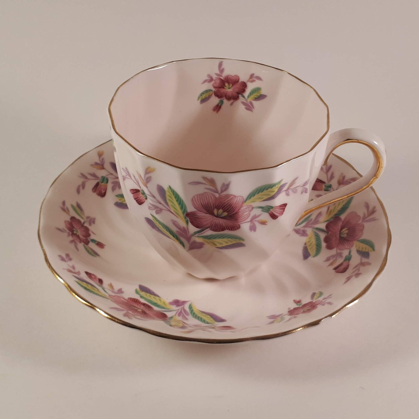 Beautiful Vintage Tuscan pink shaded floral bone china teacup and saucer 4223H