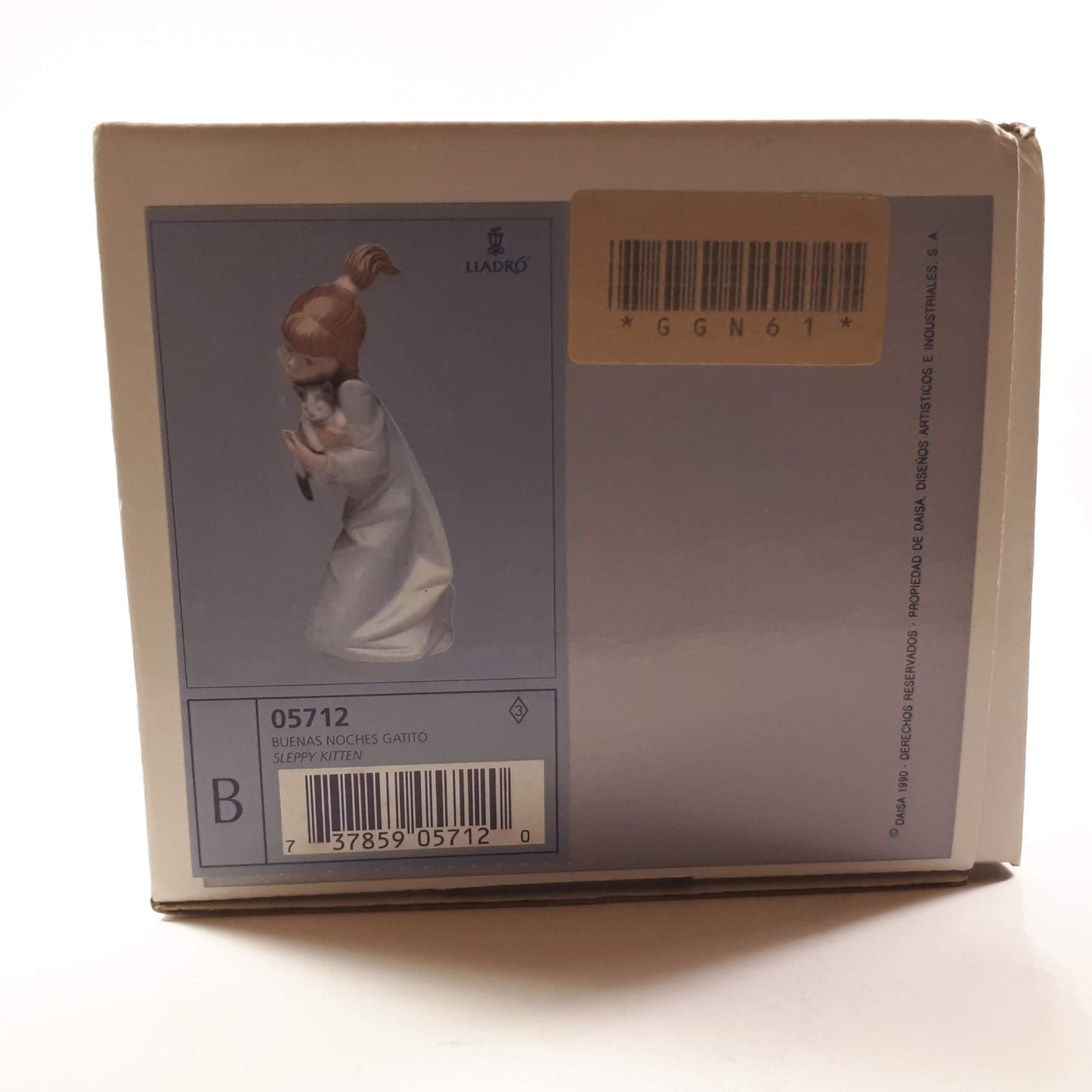 Lladro 5712 "Sleepy Kitten" girl holding a kitty cat in her arms with box