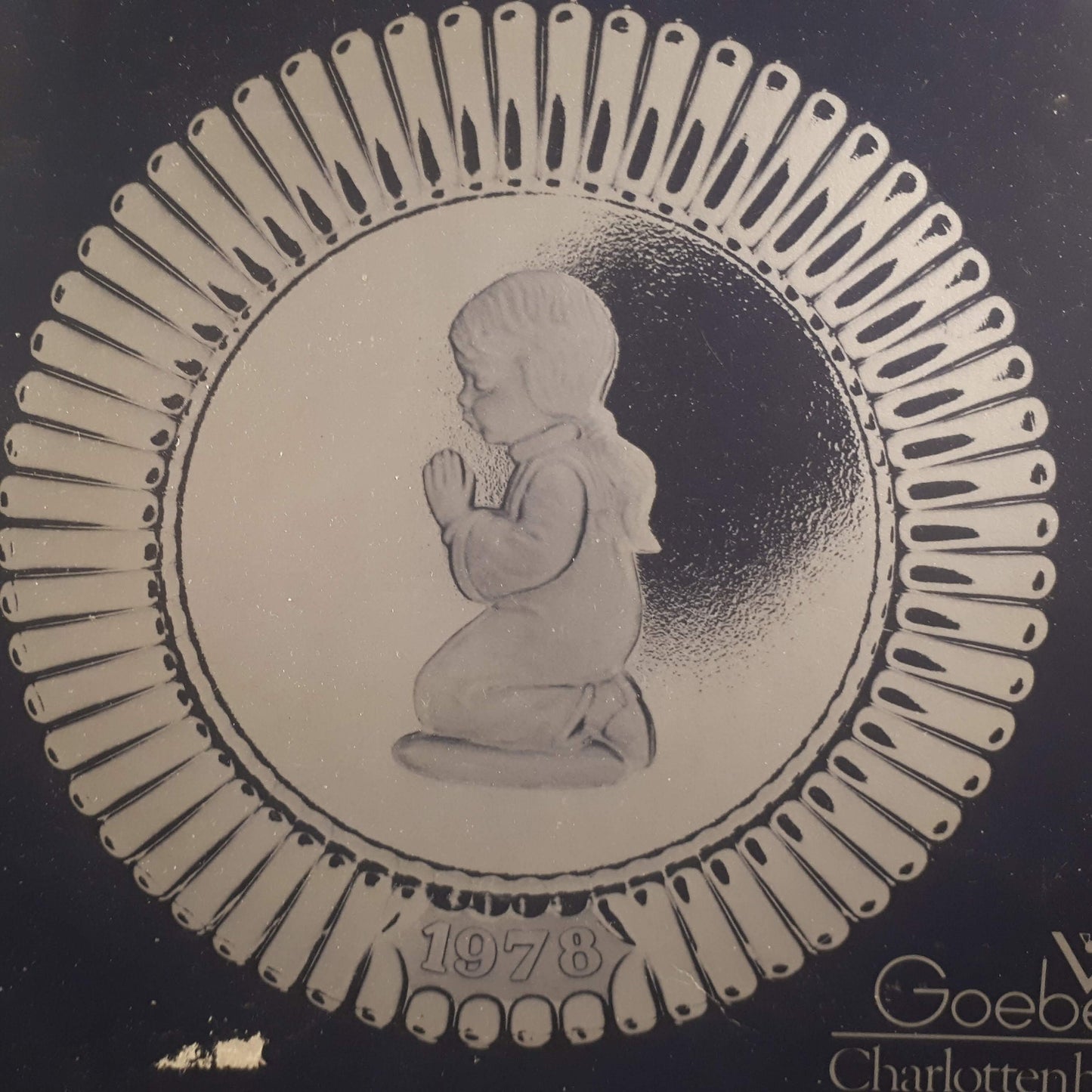 GOEBEL 1978 First Edition Annual Crystal Glass Plate Original Box Praying Girl