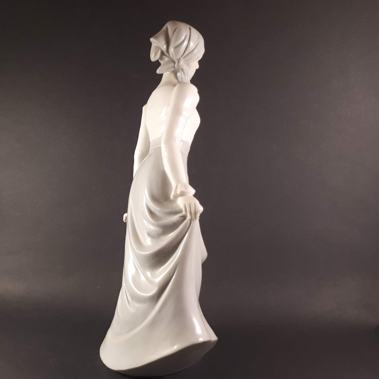 Vintage NAO Lladro Style Porcelain Figurine, 10" Tall