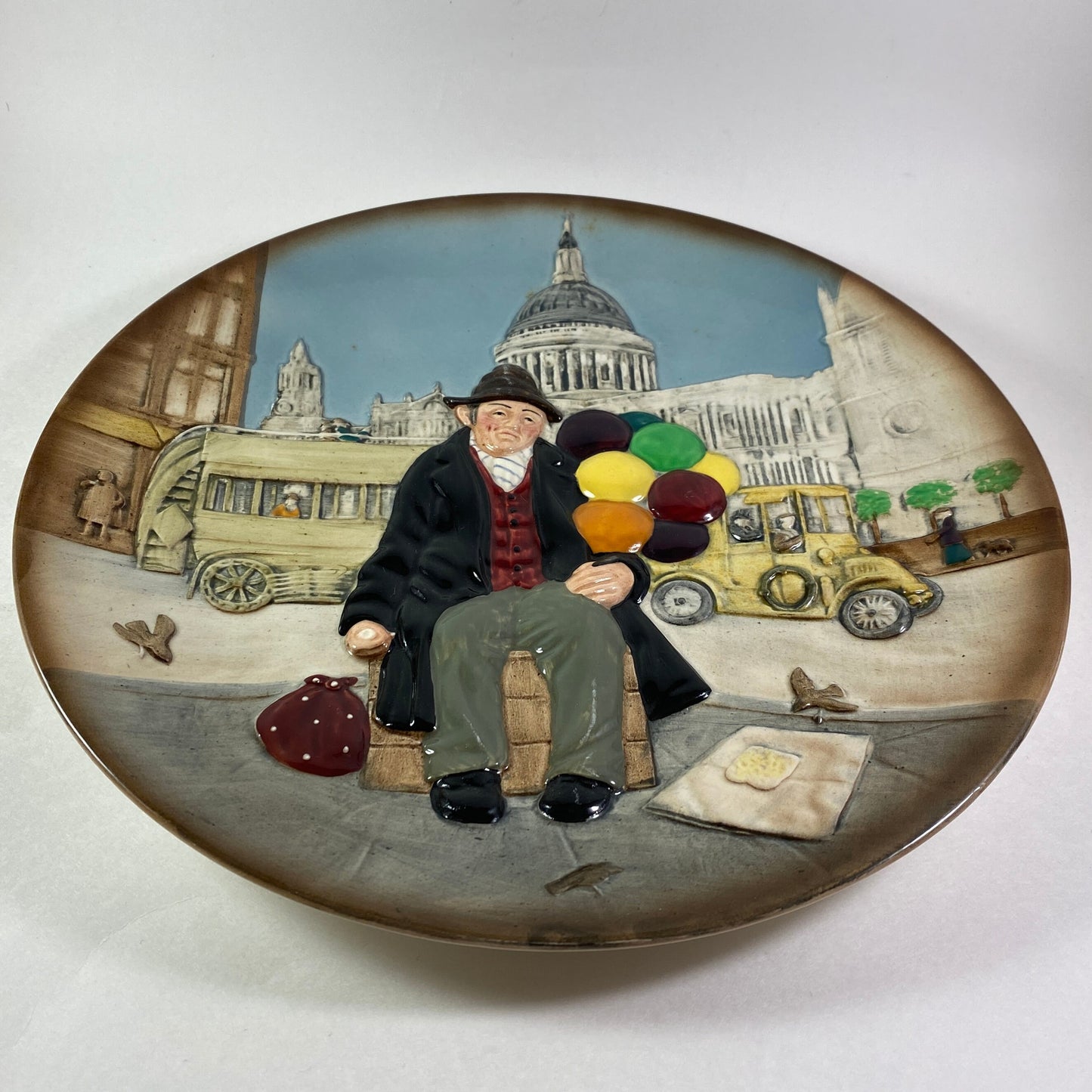 Vintage Royal Doulton Balloon man (1930-93) 10 inches Plate D 6655