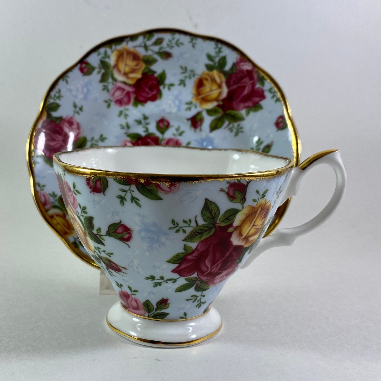 Royal Albert Teacup and Saucer Gorgeous Old Country Roses Blue Damask
