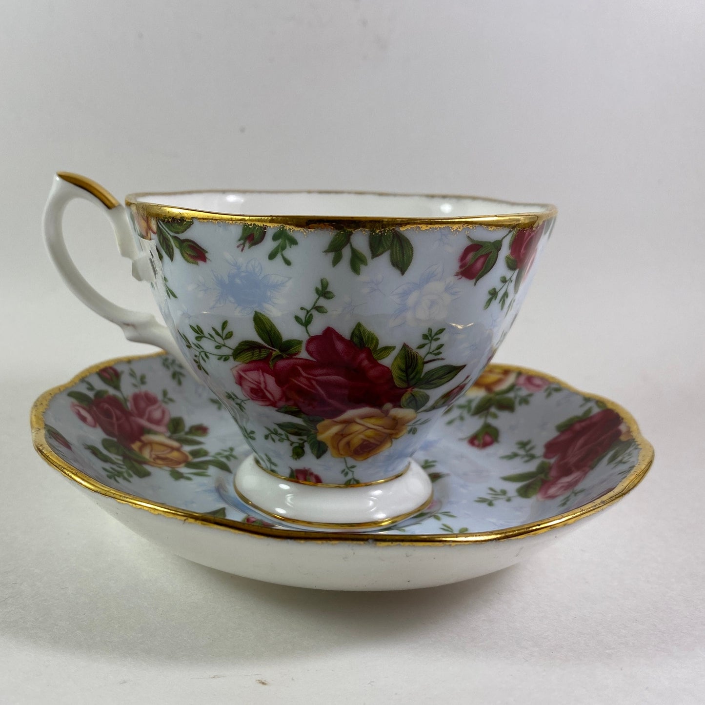 Royal Albert Teacup and Saucer Gorgeous Old Country Roses Blue Damask