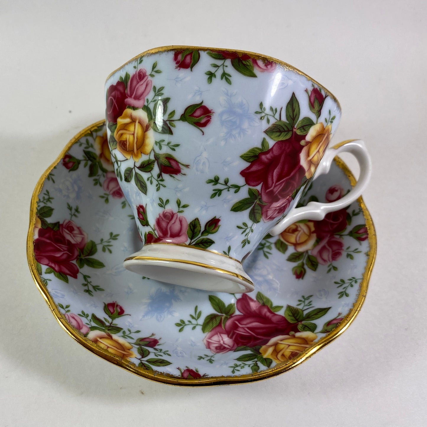 Royal Albert Teacup and Saucer Gorgeous Old Country Roses Blue Damask