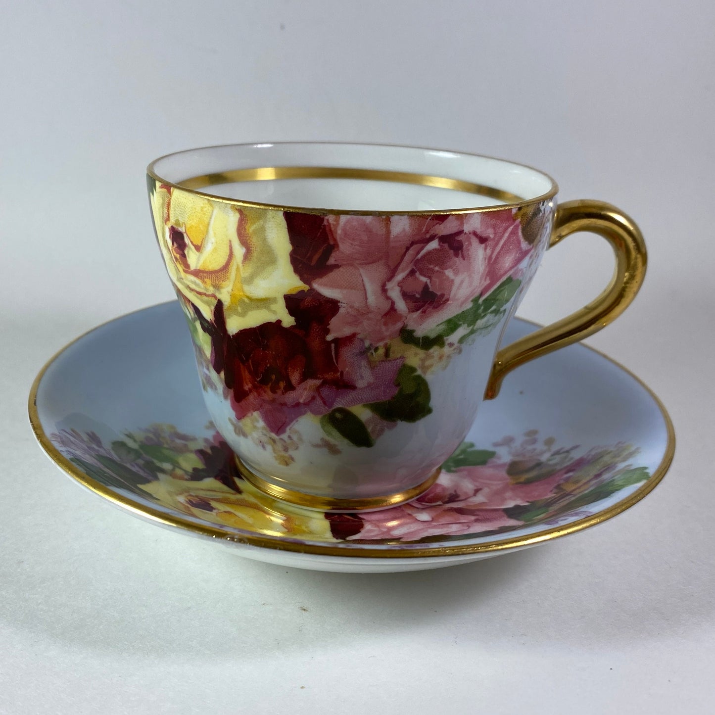 RARE !!! Stunning Stanley Cabbage roses pattern on baby blue shade teacup set
