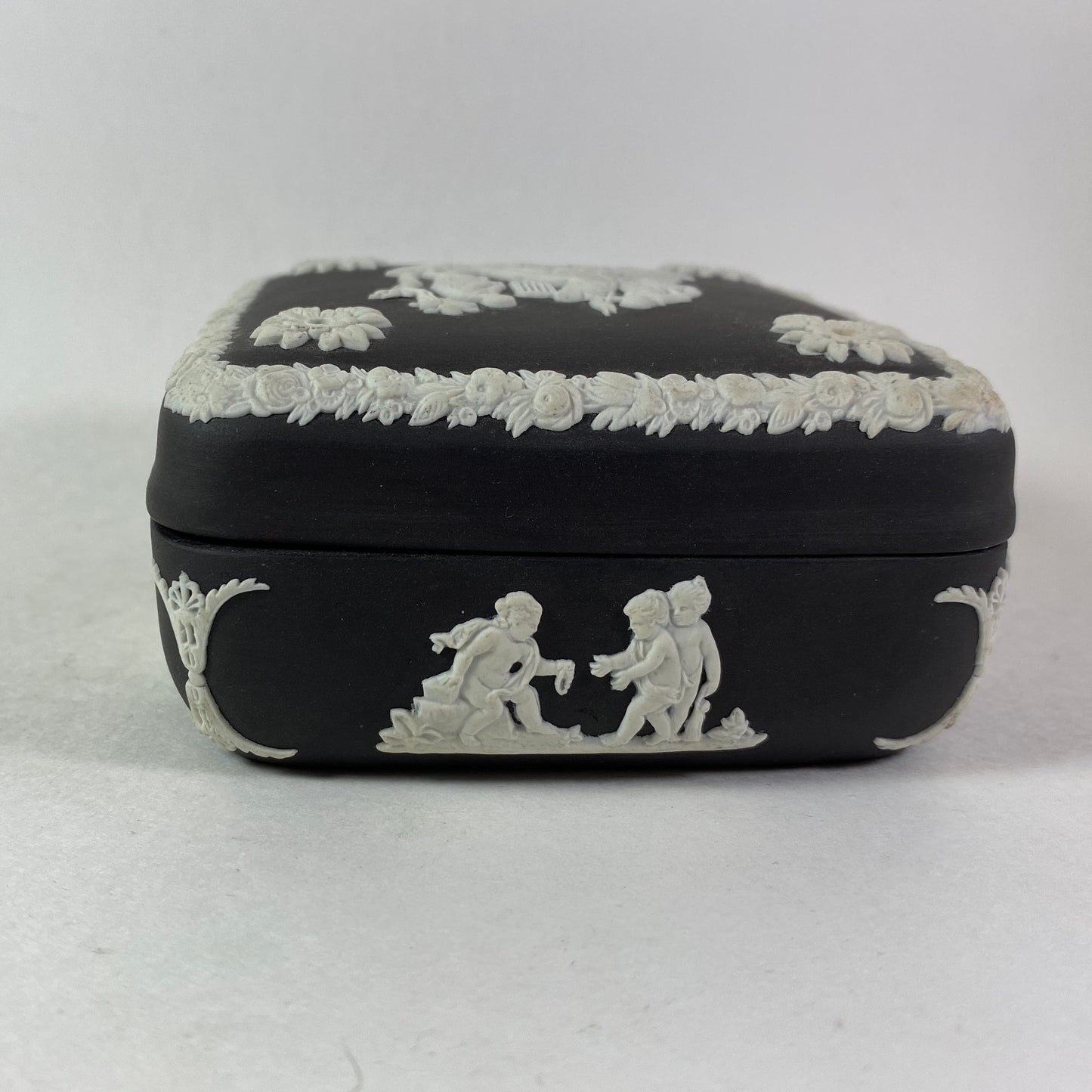 WEDGWOOD Black and White Jasperware Trinket Box with Classical Cameos Circa 1960