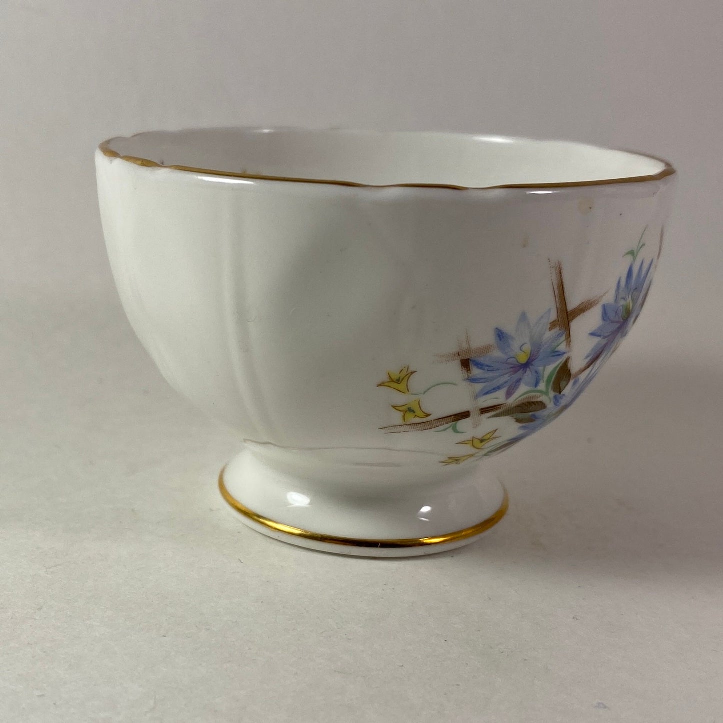 Aynsley, Blue Corn Daisy Flowers & Trellis open Sugar bowl