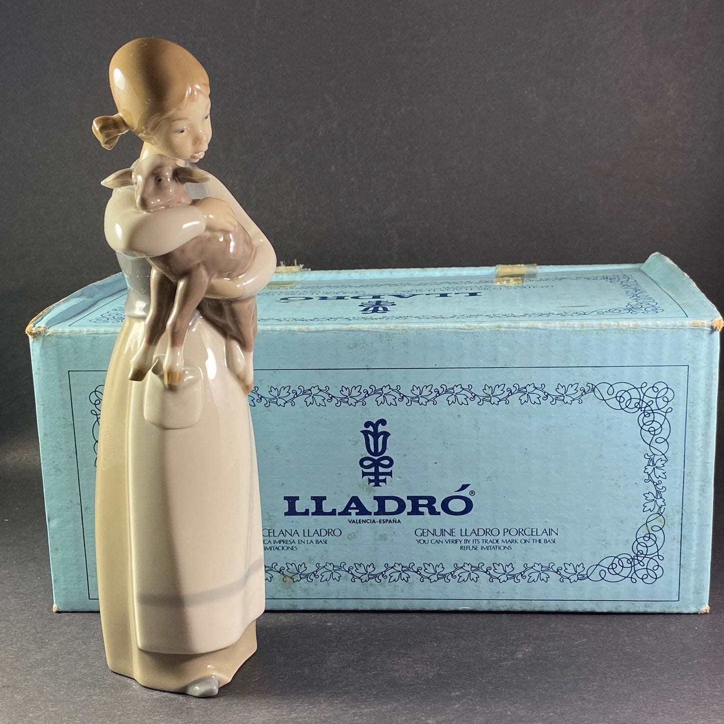 Lladro Girl with Lamb 8 1/2" Porcelain Figurine #1010 with original Box