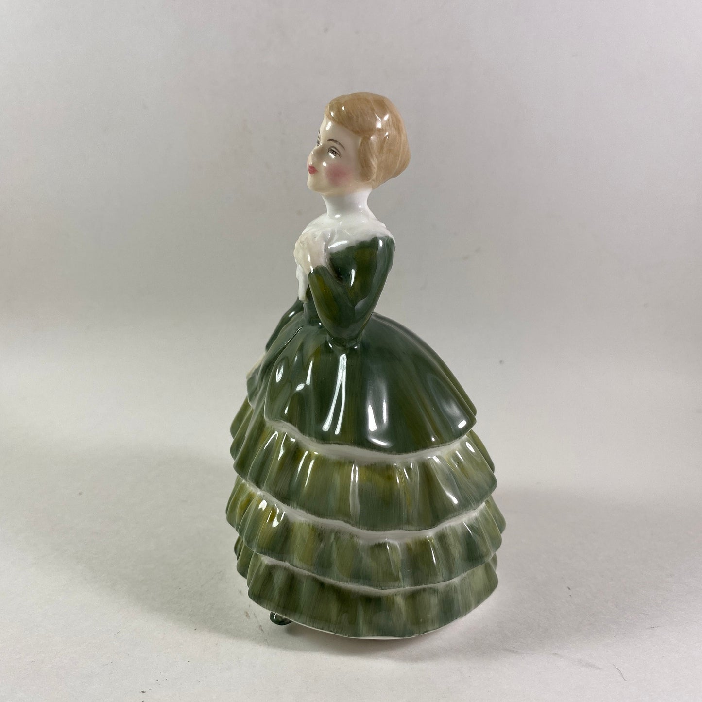 Royal Doulton Porcelain Figurine "Belle" HN 2340 Bone China Figure 4 1/2" H