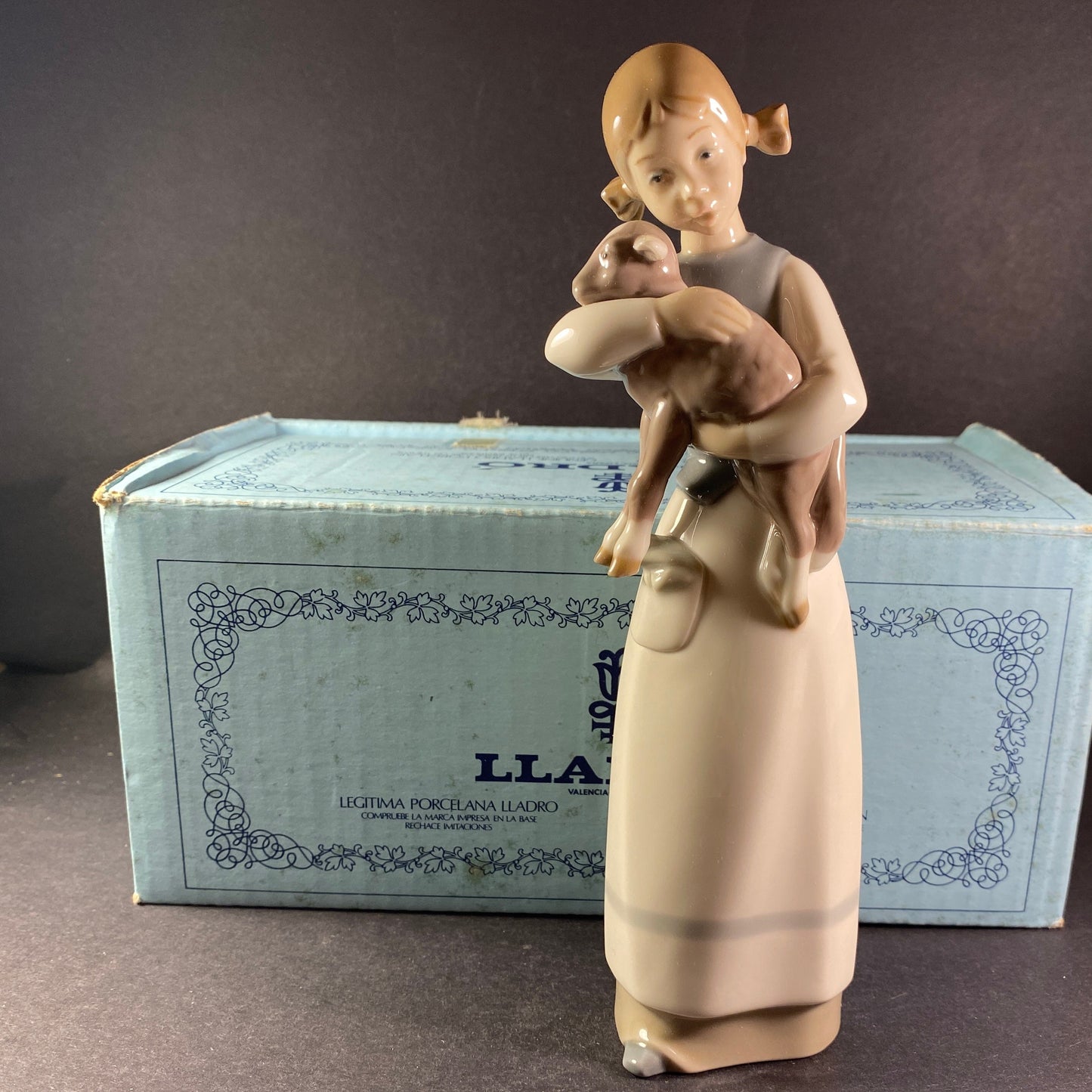 Lladro Girl with Lamb 8 1/2" Porcelain Figurine #1010 with original Box