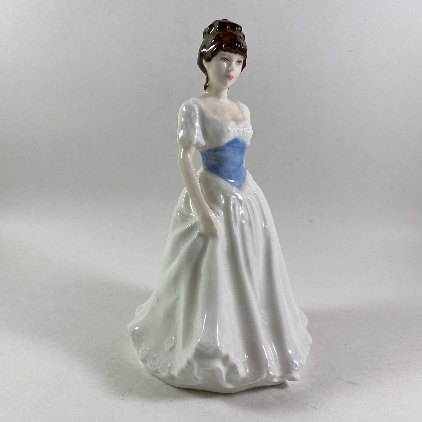 Royal Doulton Woman Figurine MELODY (HN4117) Lady Exclusively Collectors Club