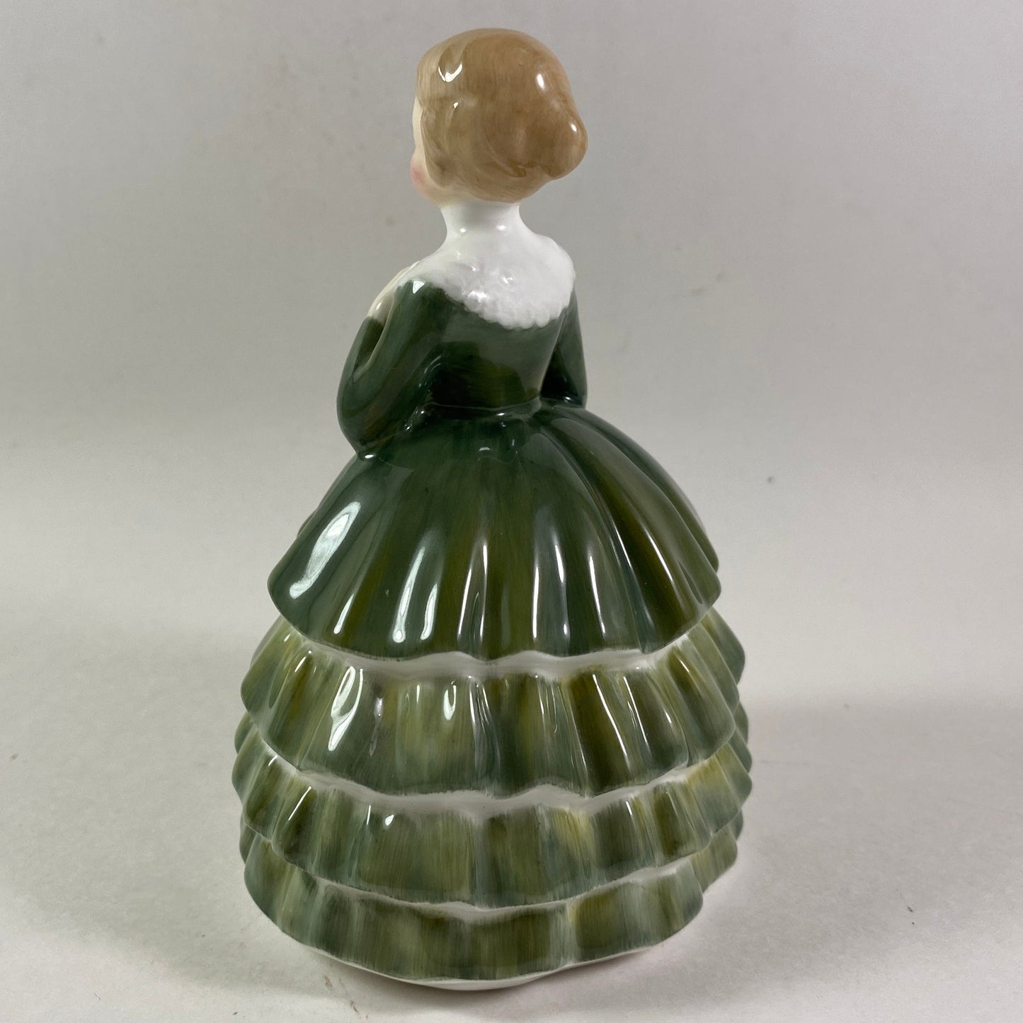 Royal Doulton Porcelain Figurine "Belle" HN 2340 Bone China Figure 4 1/2" H