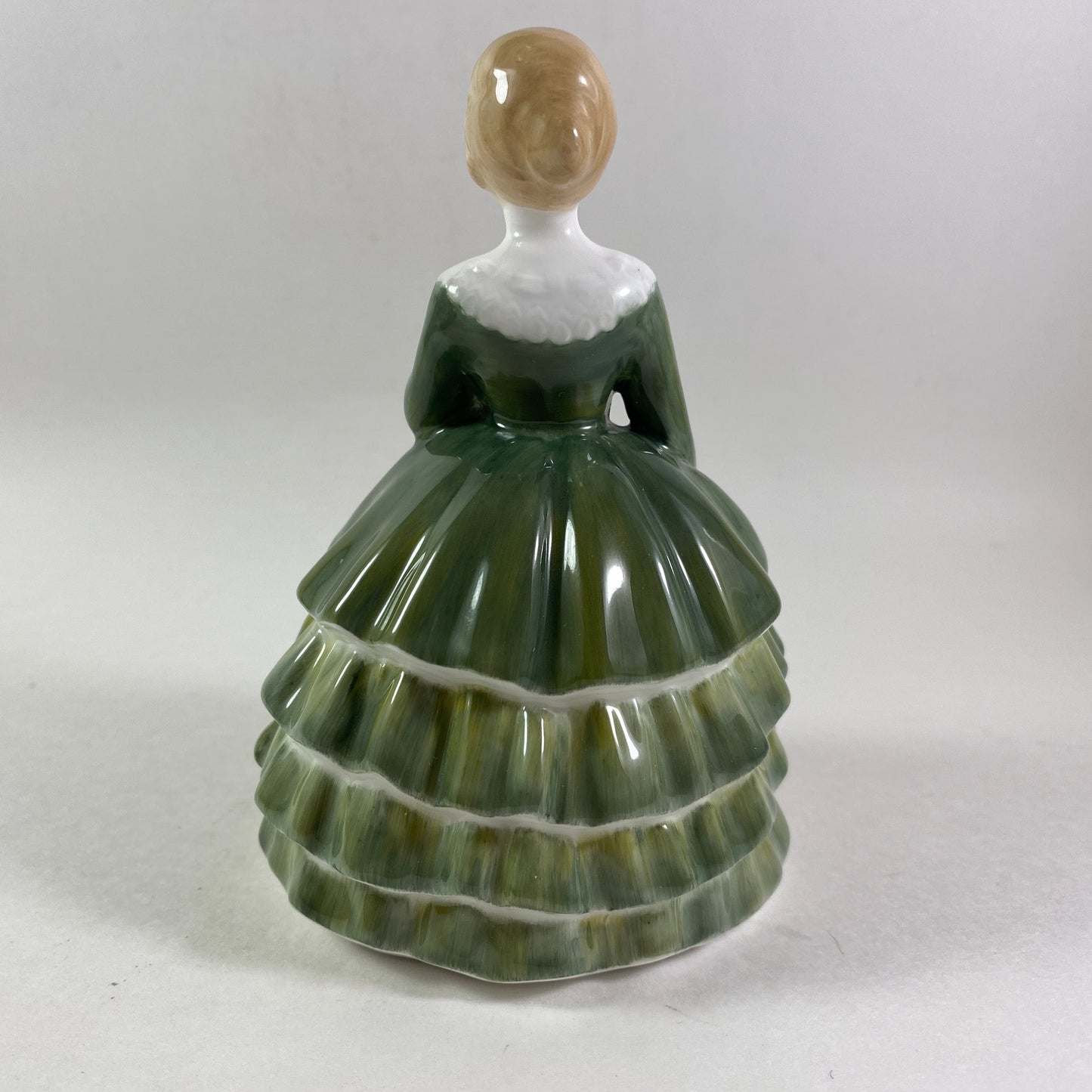 Royal Doulton Porcelain Figurine "Belle" HN 2340 Bone China Figure 4 1/2" H