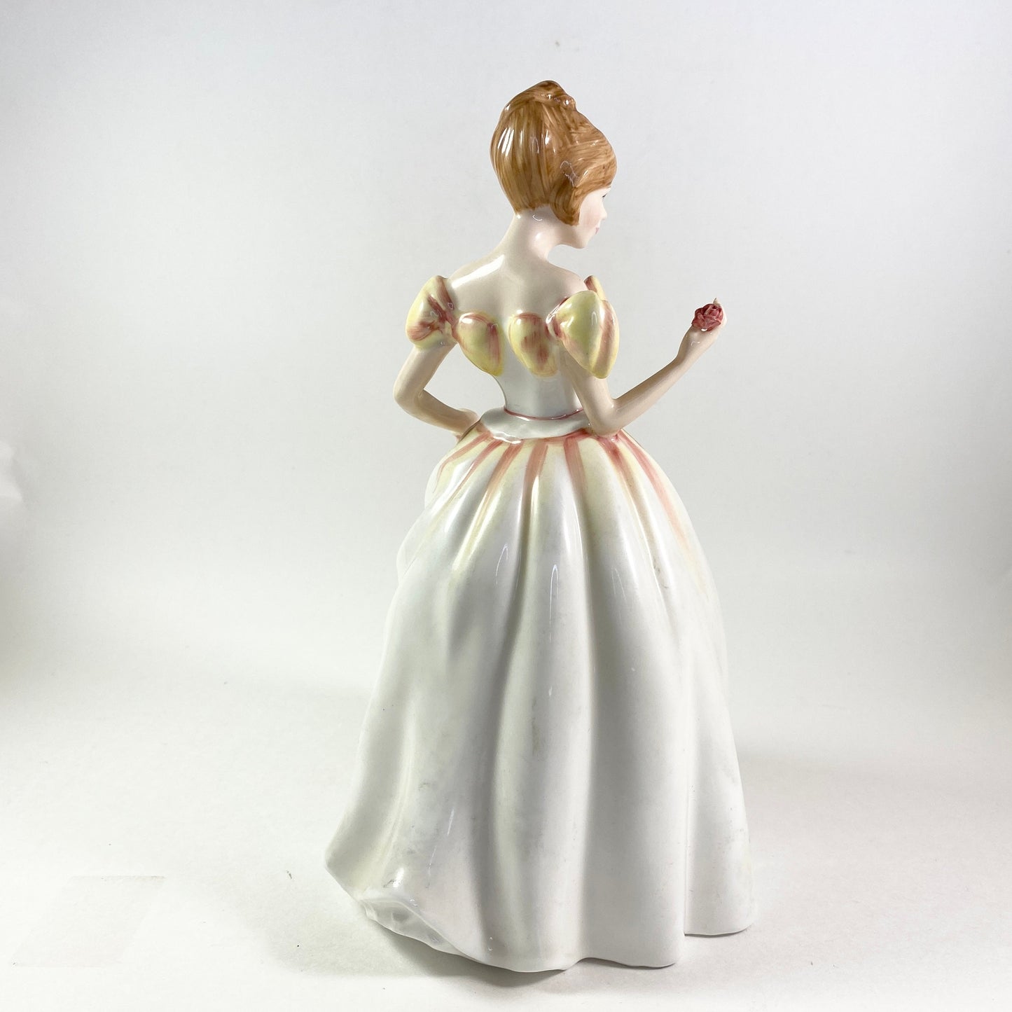 Royal Doulton "Gift of Love" HN 3427 - Figurine