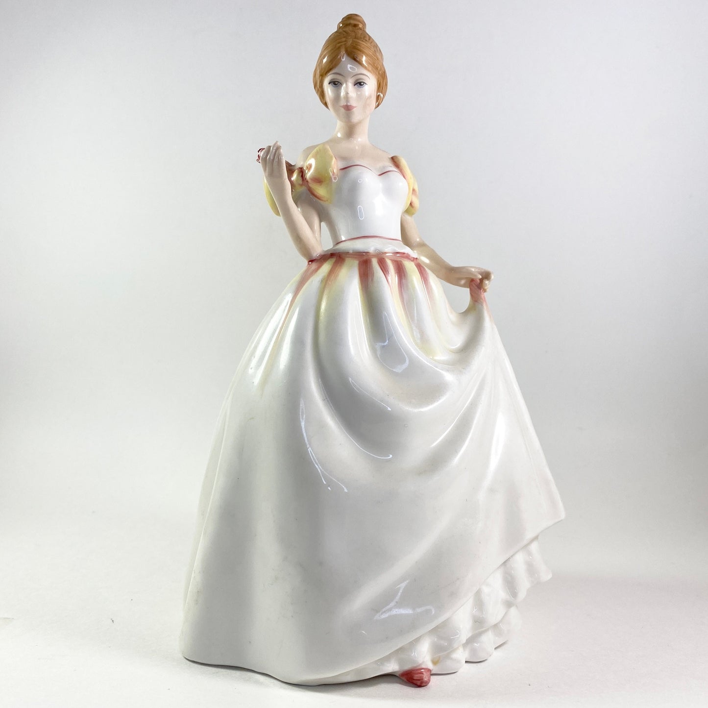 Royal Doulton "Gift of Love" HN 3427 - Figurine