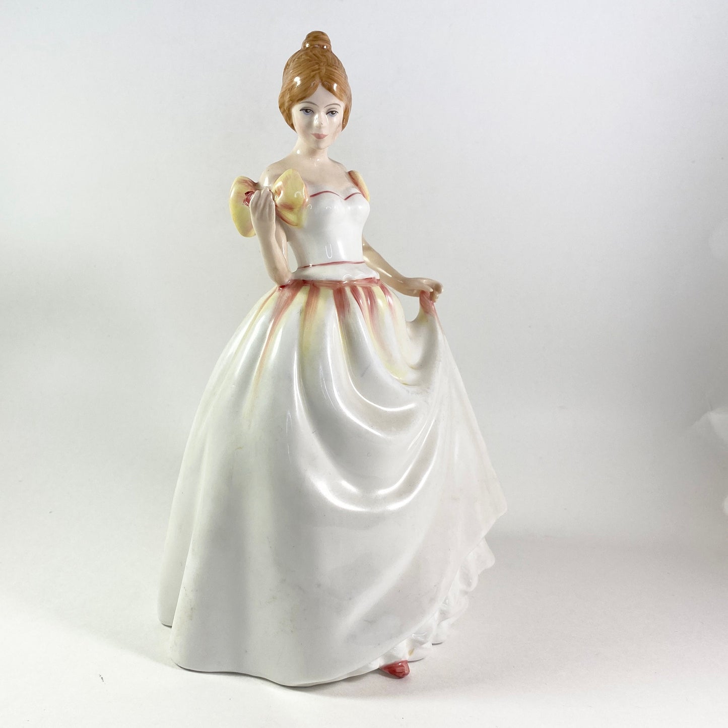 Royal Doulton "Gift of Love" HN 3427 - Figurine