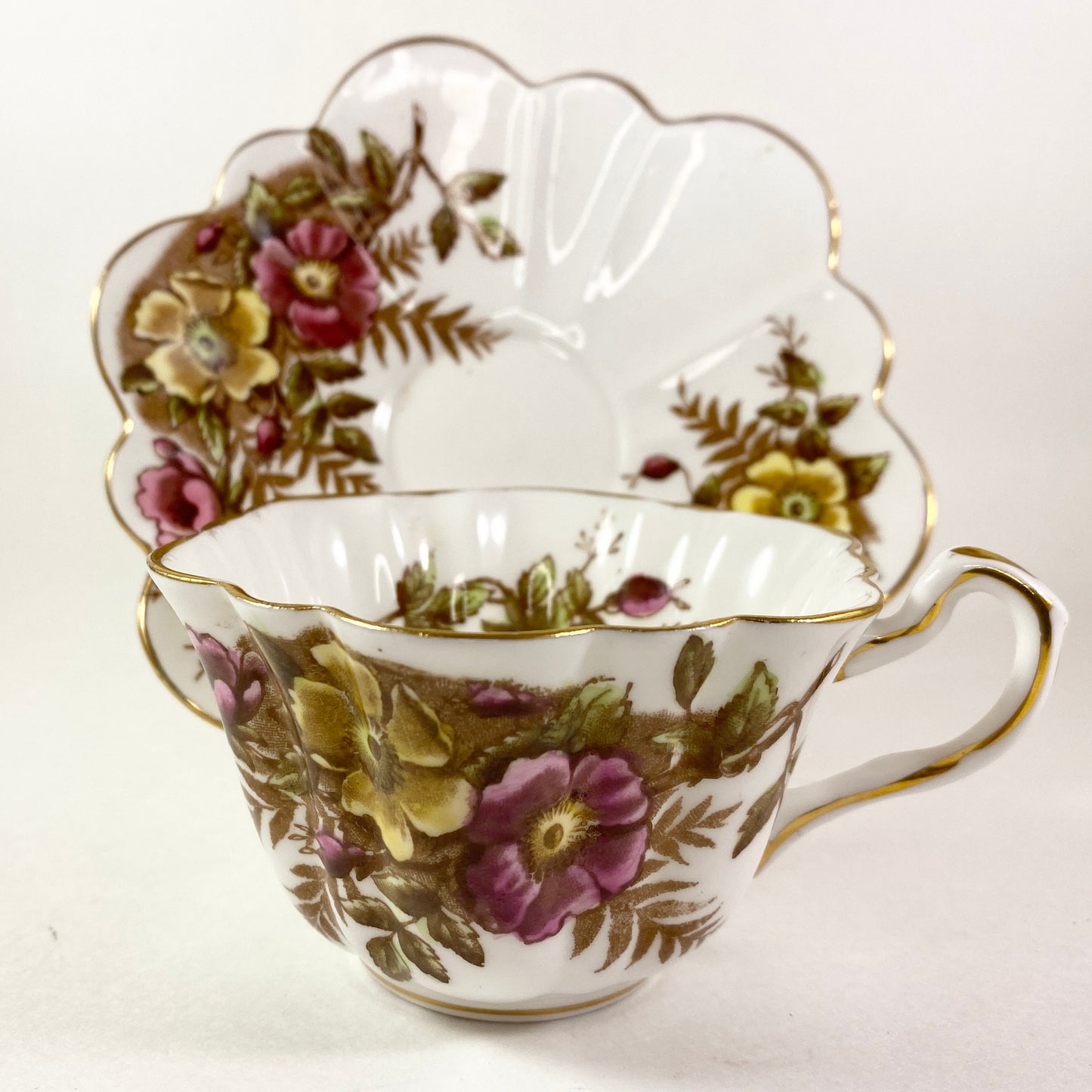 RARE !! Rosina Pretty floral fine bone china teacup and saucer