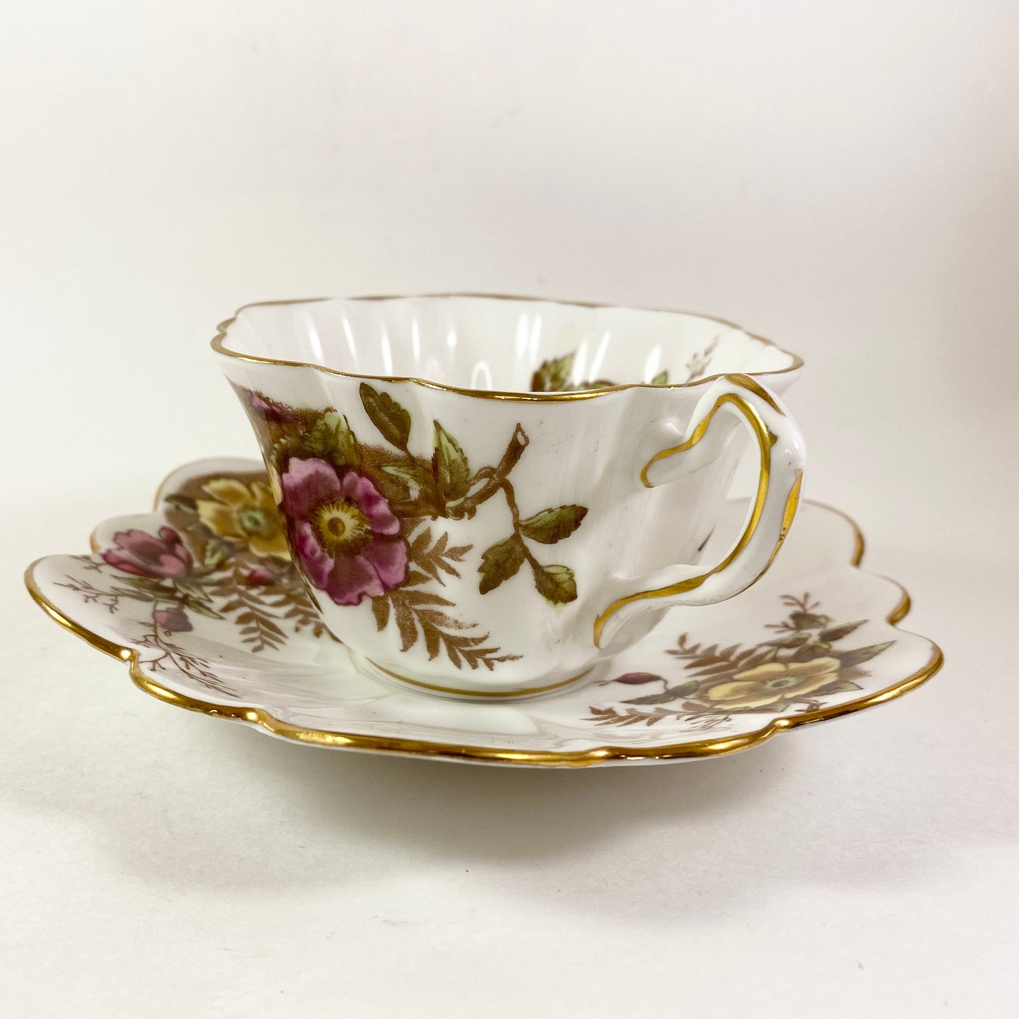 RARE !! Rosina Pretty floral fine bone china teacup and saucer