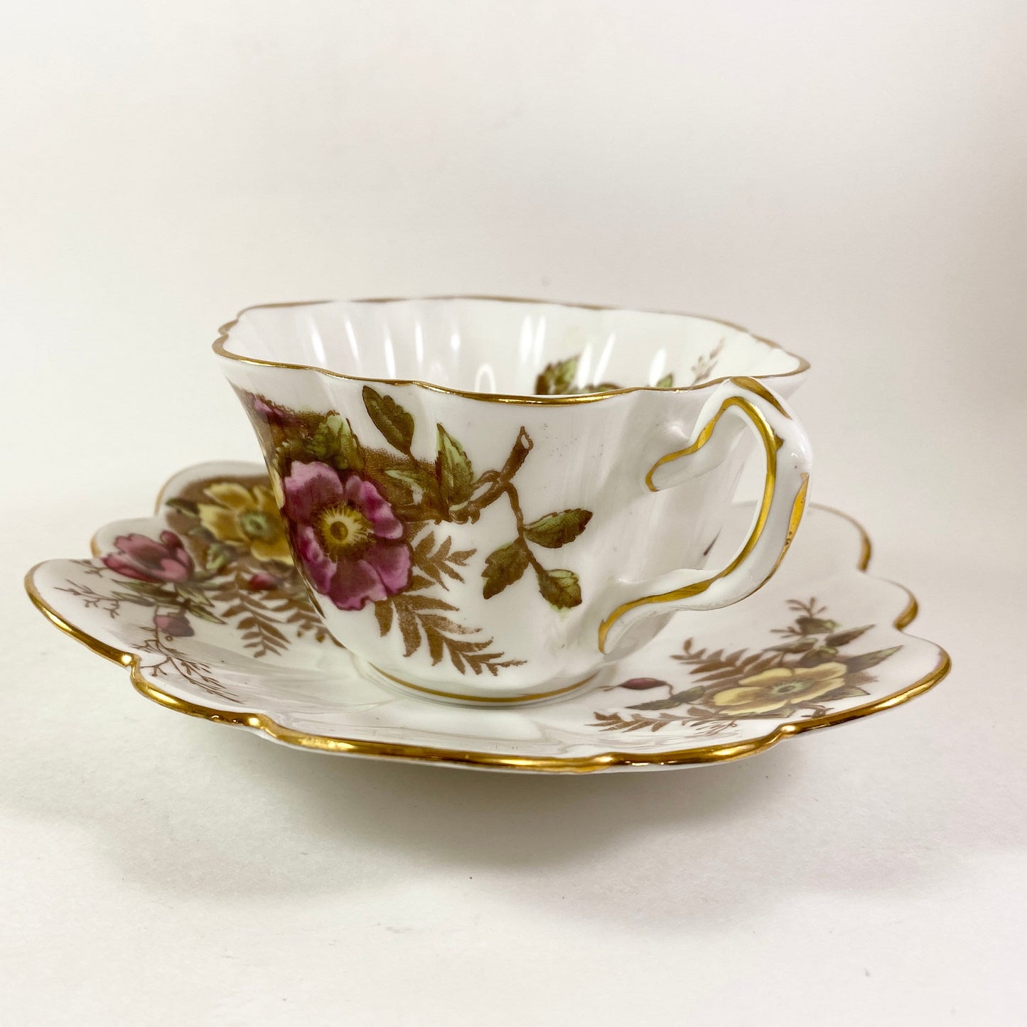 RARE !! Rosina Pretty floral fine bone china teacup and saucer