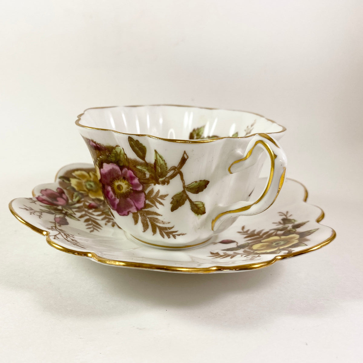 RARE !! Rosina Pretty floral fine bone china teacup and saucer