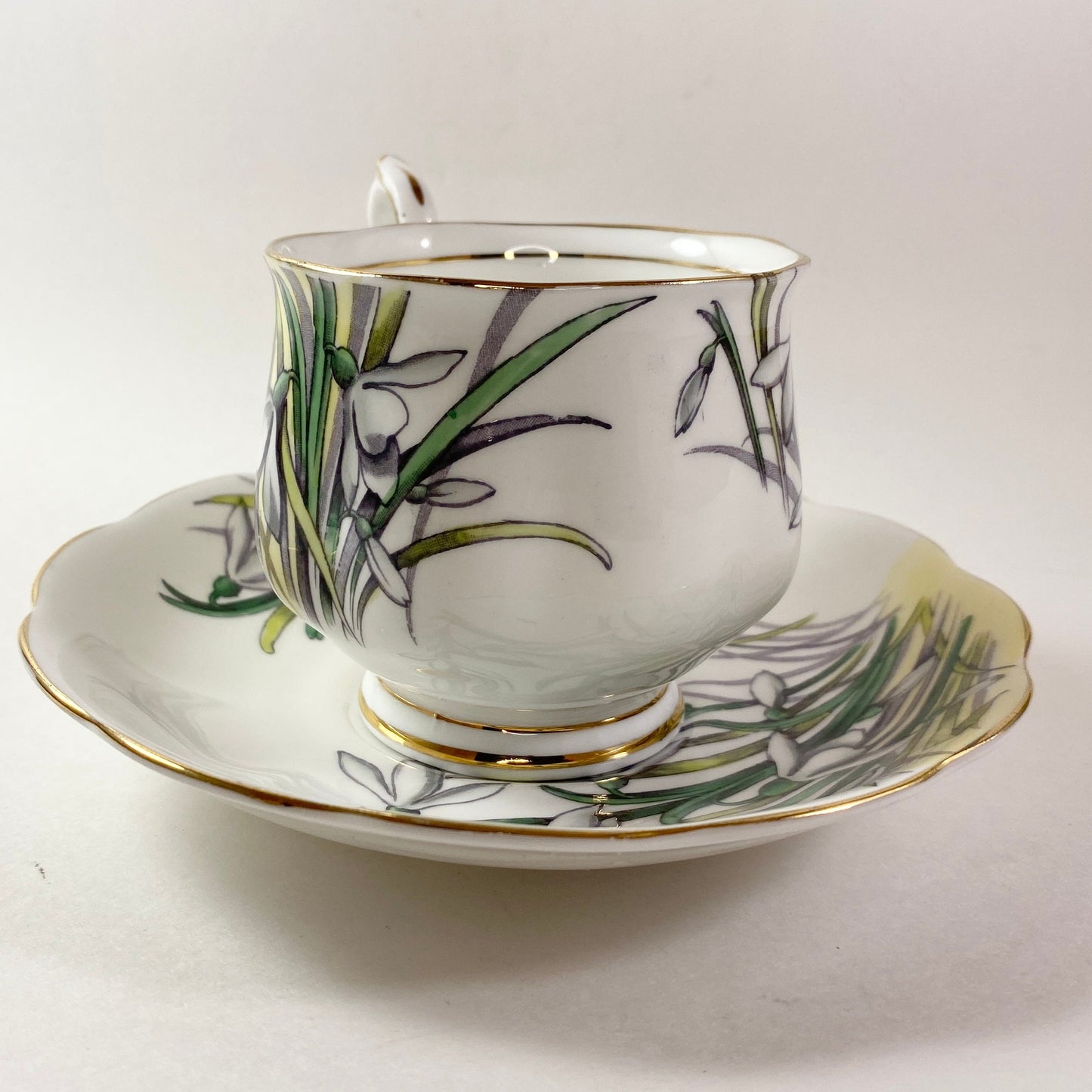 Vtg Royal Albert tea cup & saucer “SnowDrop” hand painted bone china
