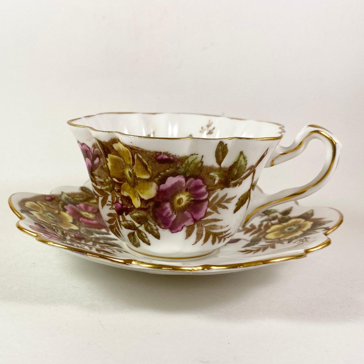 RARE !! Rosina Pretty floral fine bone china teacup and saucer