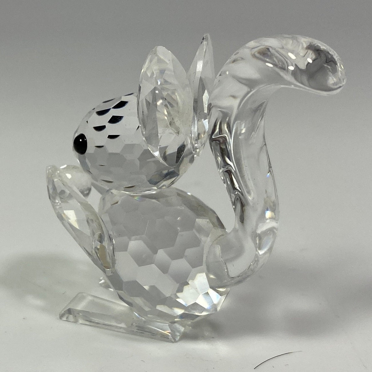 Vintage Swarovski Crystal Squirrel Holding Nut Figurine 7662 Woodland Friends