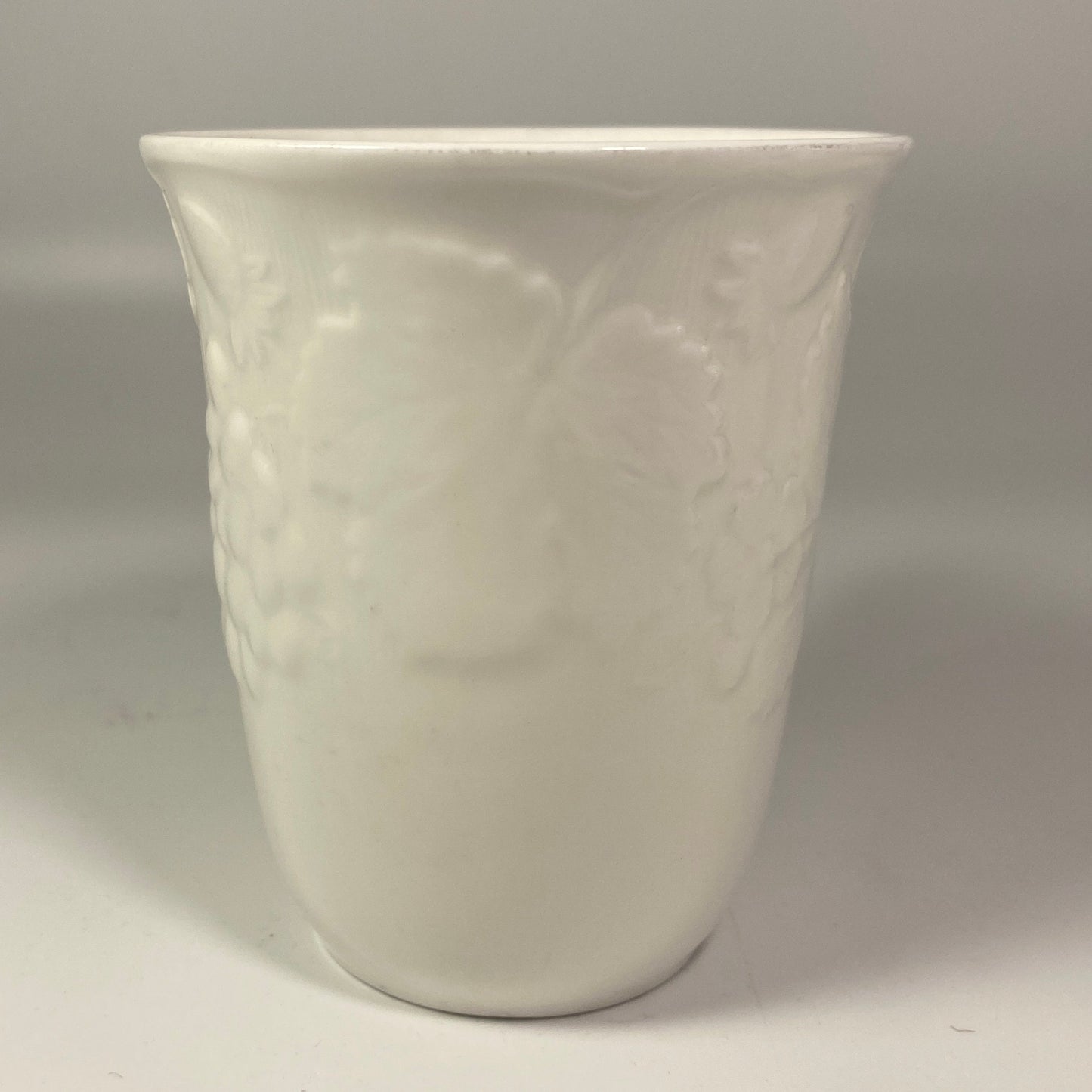 WEDGWOOD, 1992 Strawberry & Vine Bone China Coffee Mug