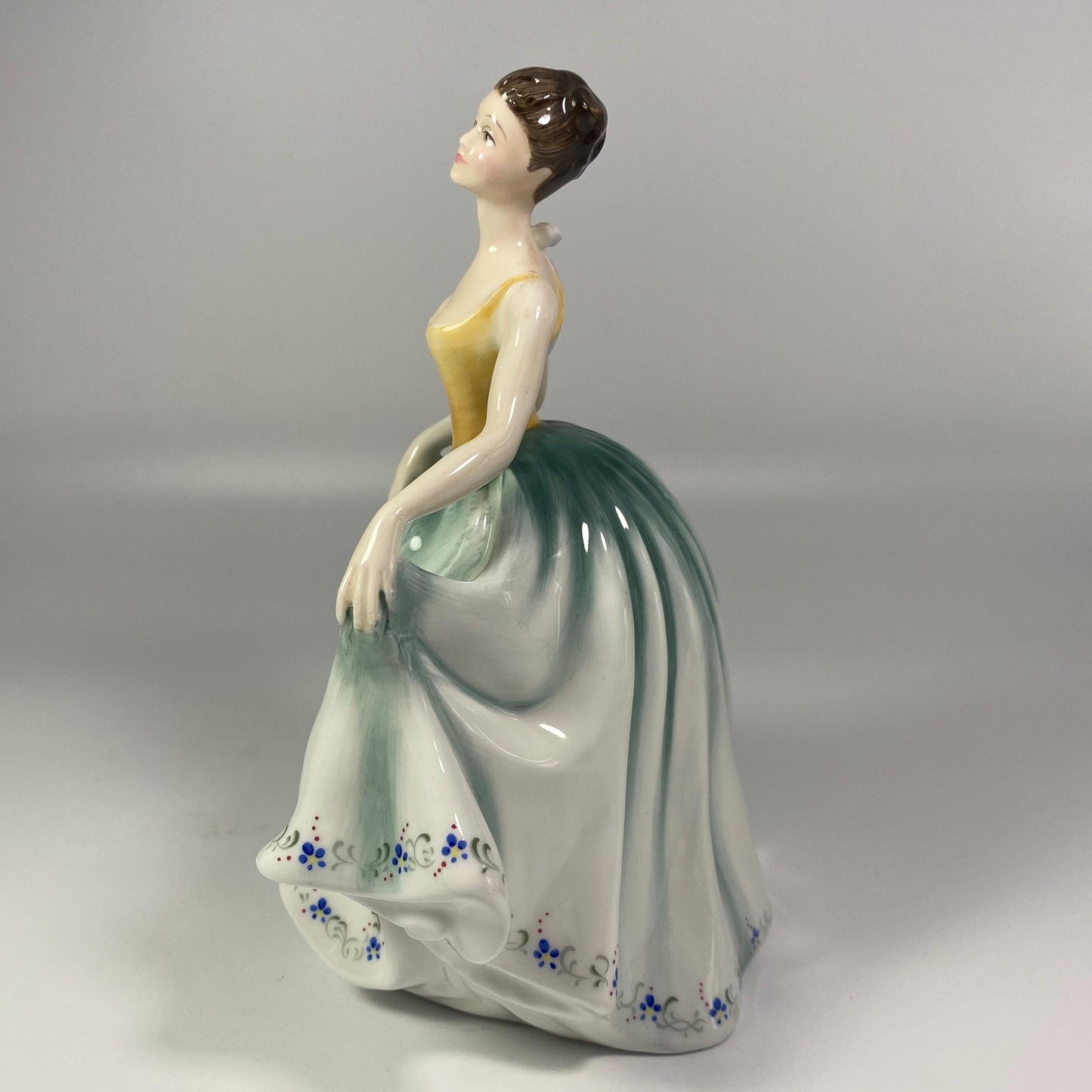 RARE !!! Royal Doulton Figurine Cynthia. Signed Peggy Davies HN2440