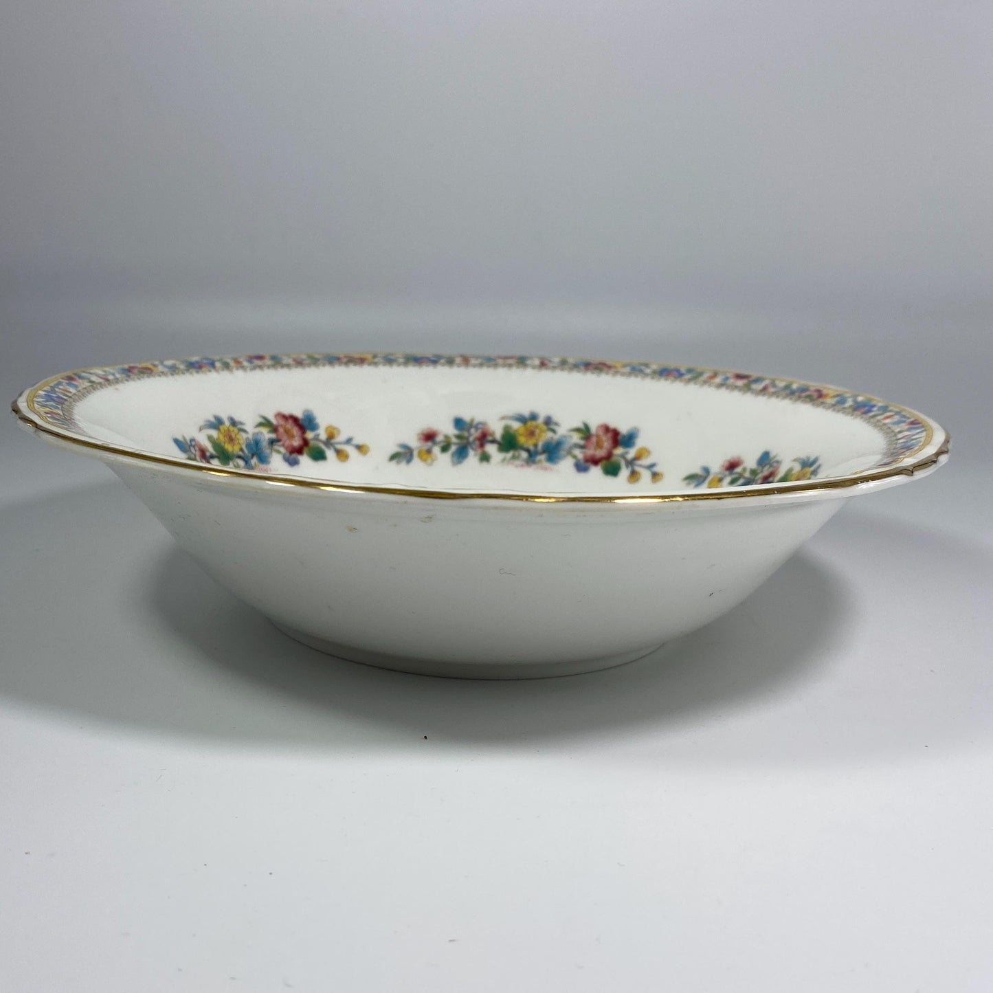 RARE !! Foley Ming Rose Fine Bone China 8 1/4” serving Bowl
