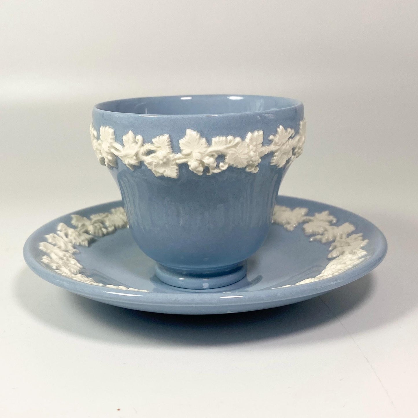 1950s WEDGWOOD QUEENSWARE Blue on Cream Footed Demitasse small Cup & Saucer