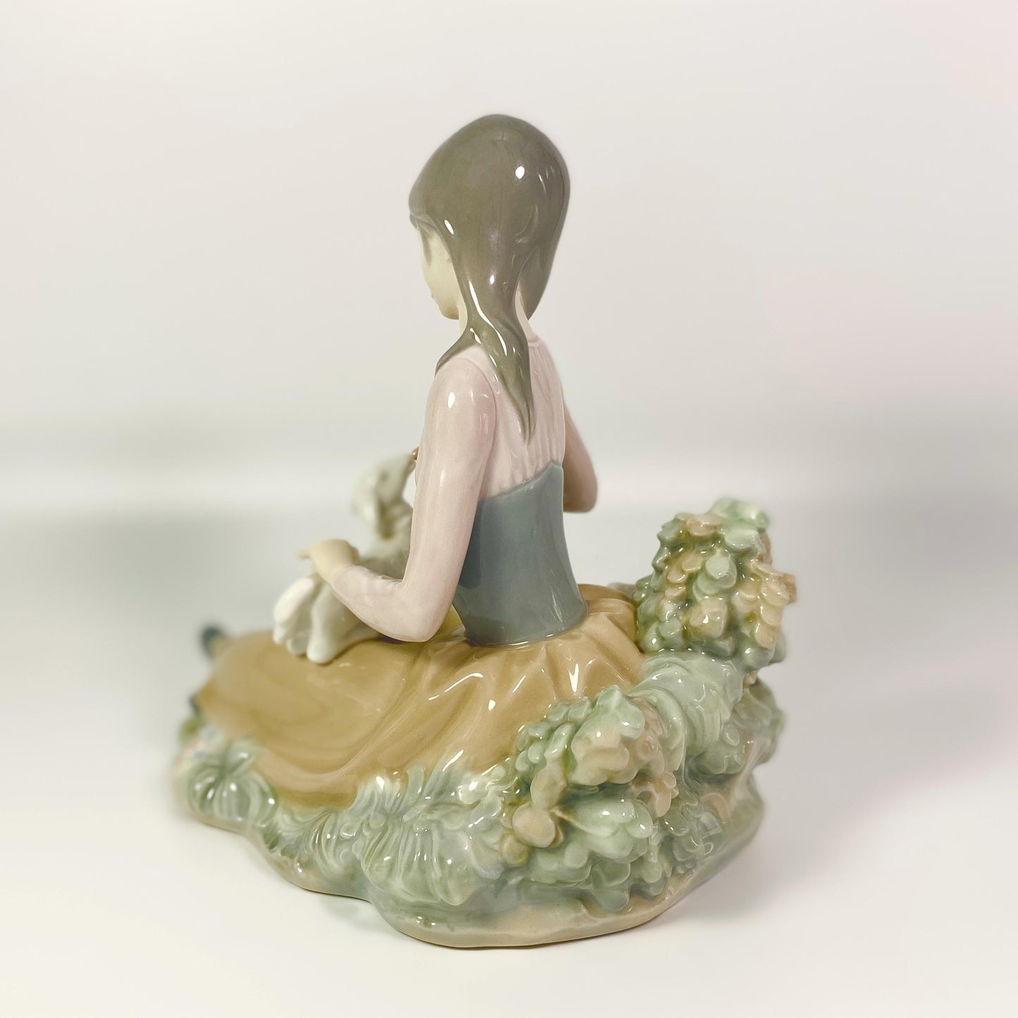Lladro Figurine Little Bo Peep Feed time girl feeding lamb #1312 Retired Mint