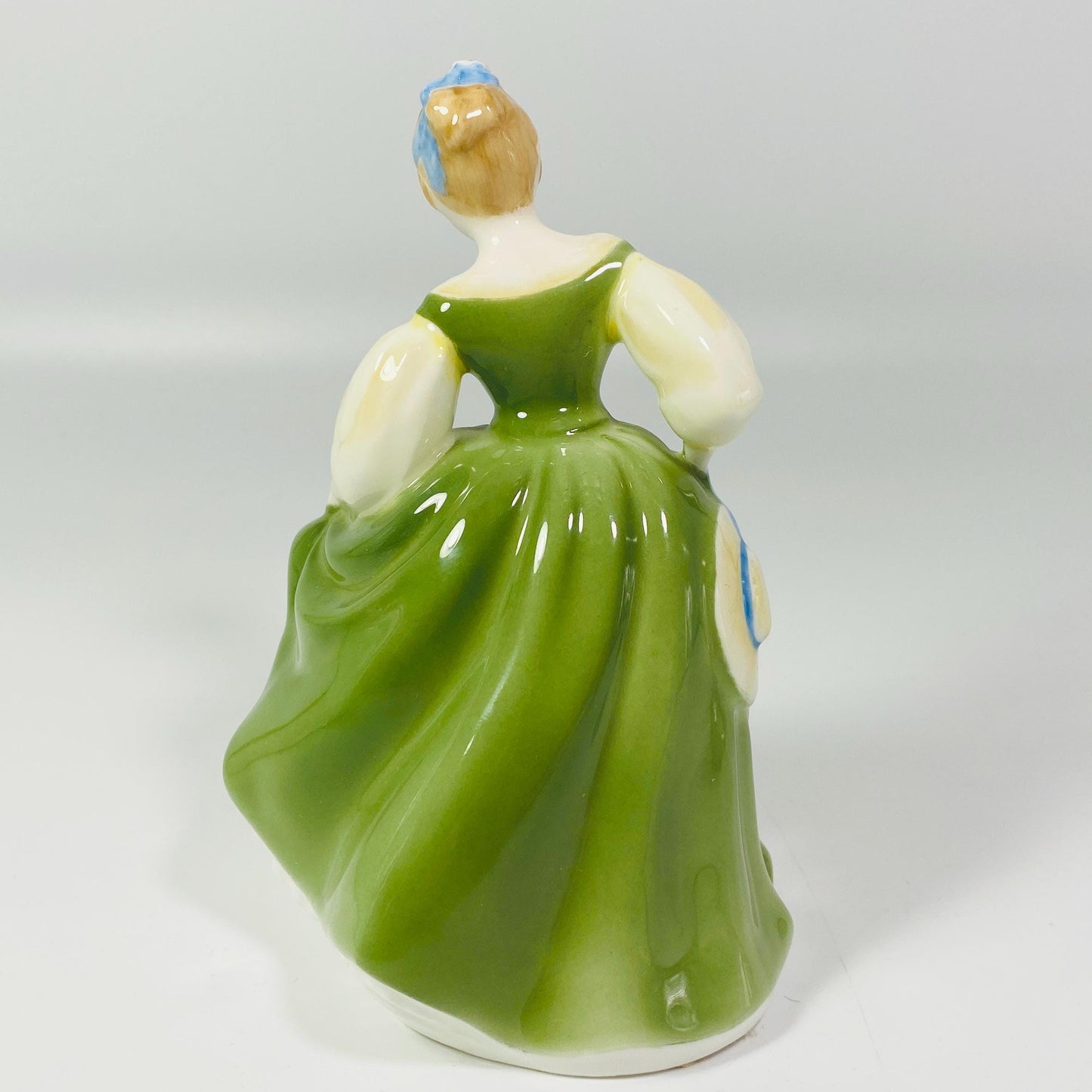 Royal Doulton England Fair Maiden HN2211 Figurine 1966
