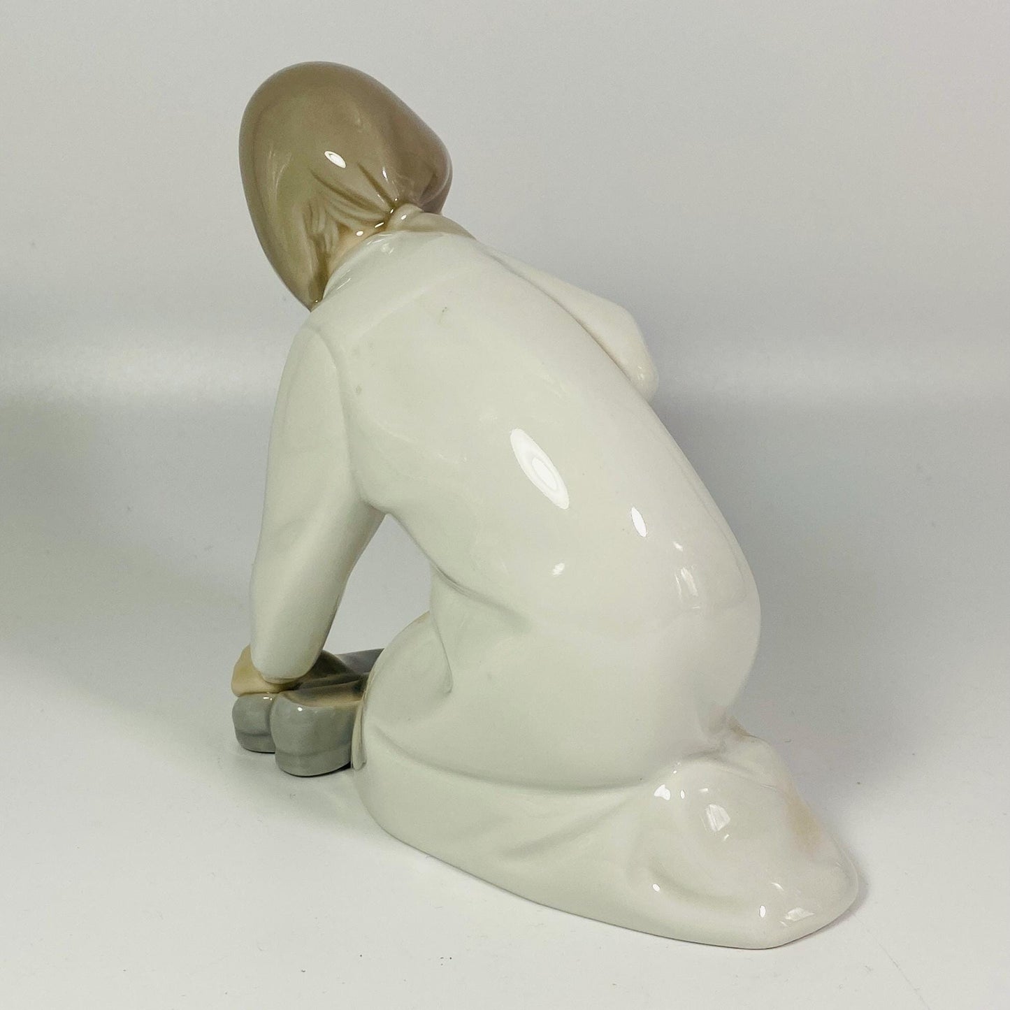Retired VTG Lladro’ Little Girl With Slippers Porcelain Figurine Made 1977 -1984