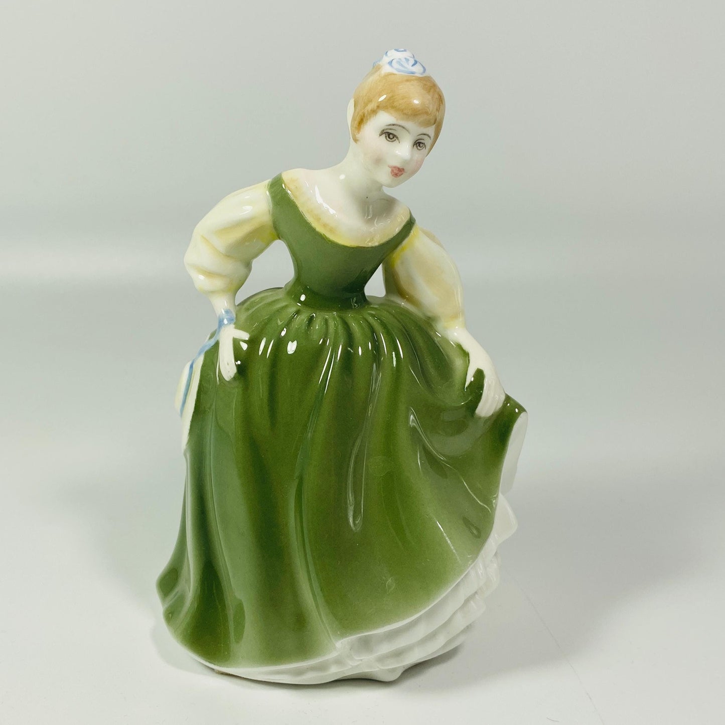 Royal Doulton England Fair Maiden HN2211 Figurine 1966