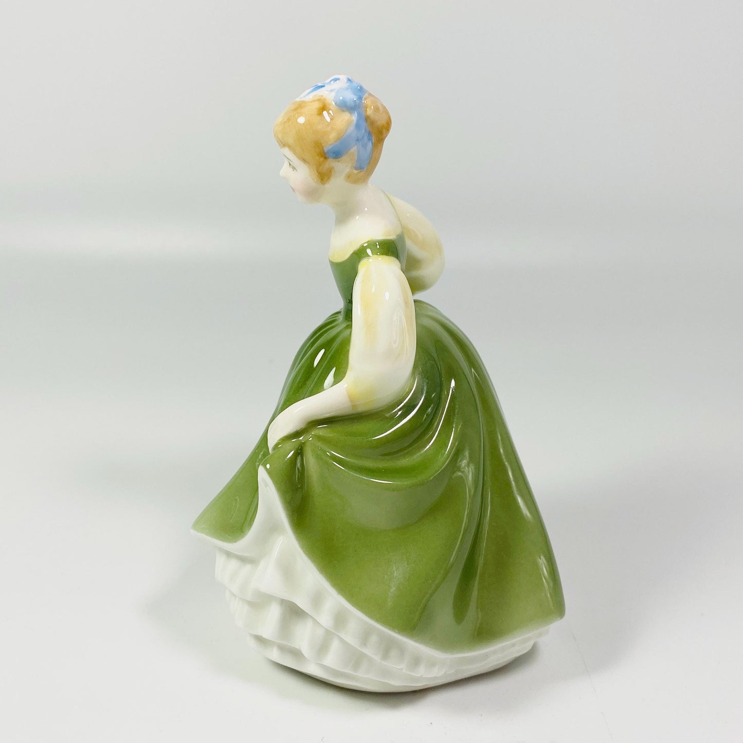 Royal Doulton England Fair Maiden HN2211 Figurine 1966