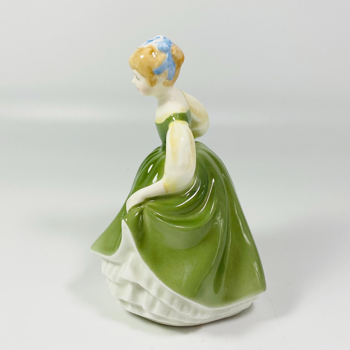 Royal Doulton England Fair Maiden HN2211 Figurine 1966