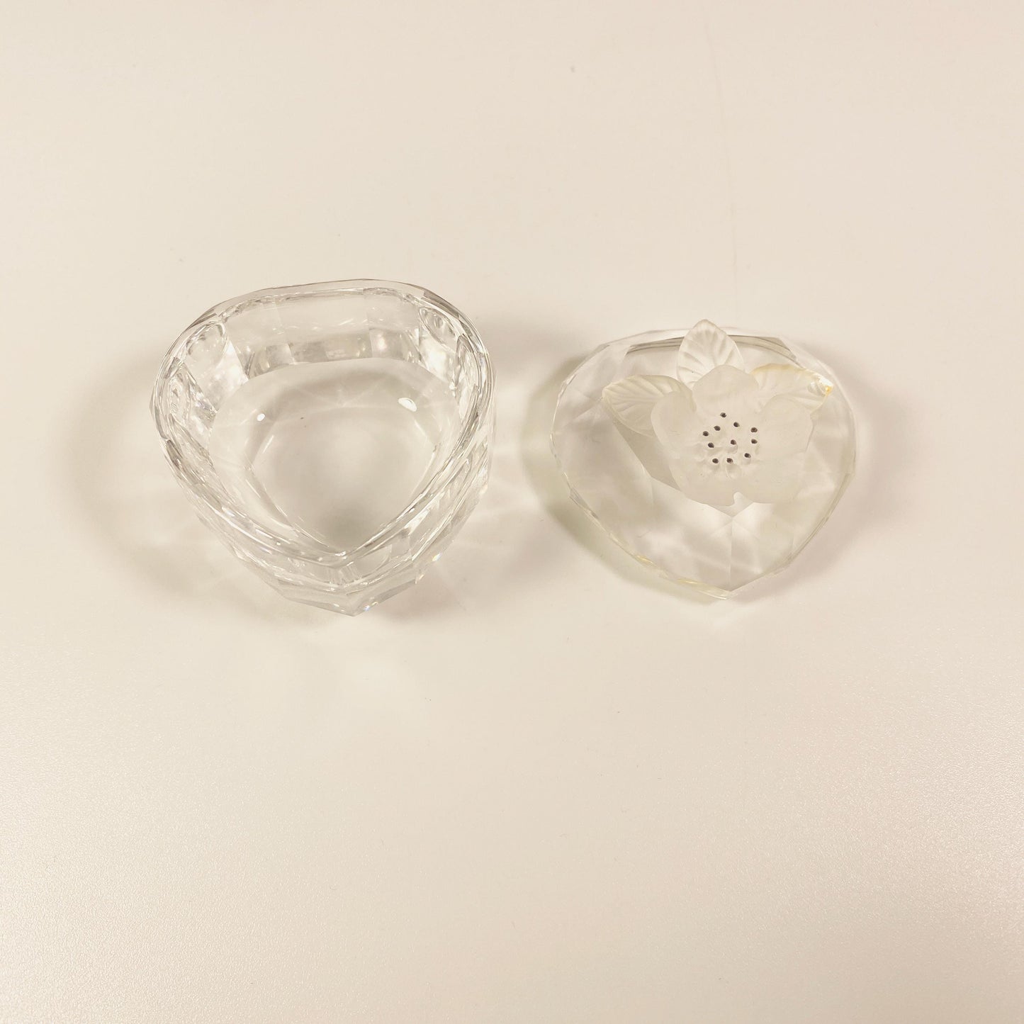 Rare VTG SWAROVSKI CRYSTAL Heart Shaped Jewelry Ring Box Frosted Flower Lid