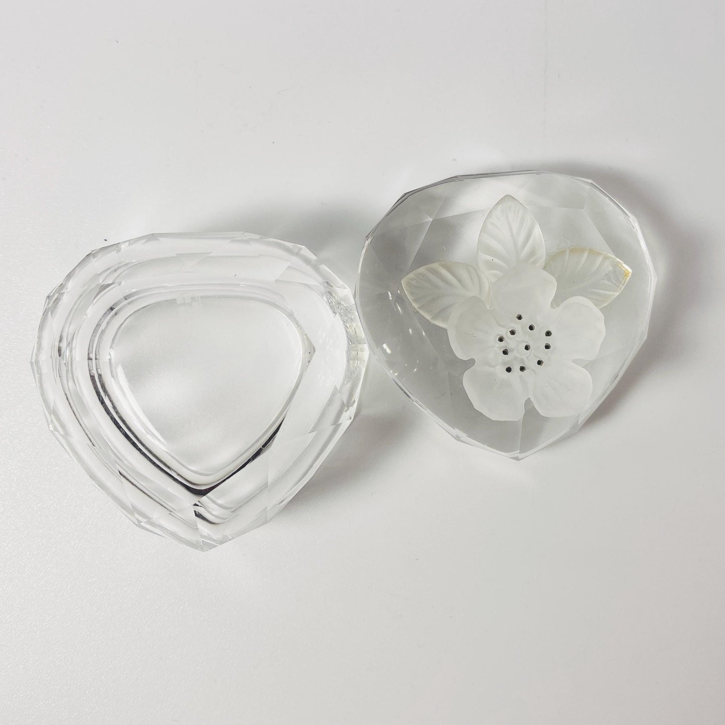 Rare VTG SWAROVSKI CRYSTAL Heart Shaped Jewelry Ring Box Frosted Flower Lid