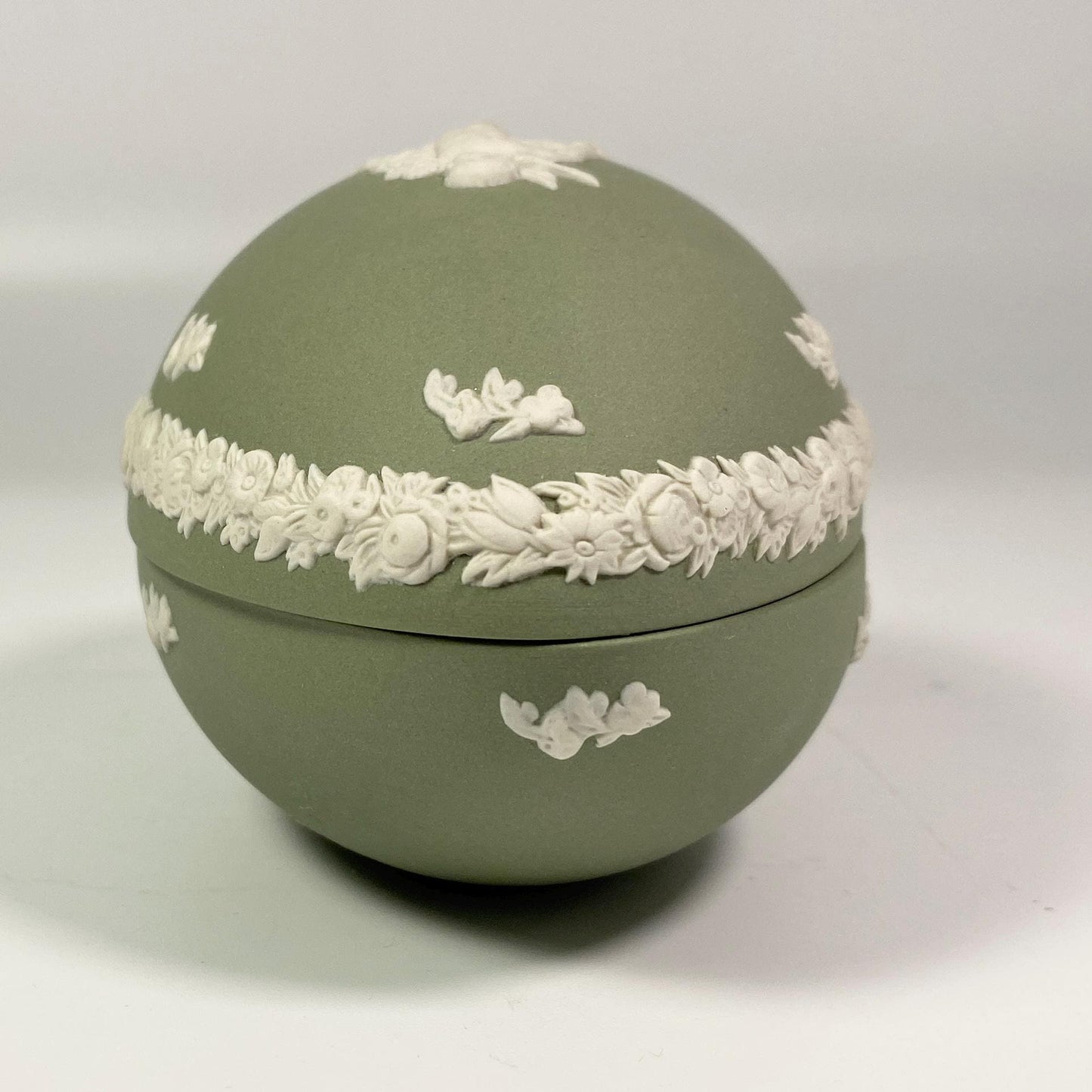 Vintage Wedgwood Green Jasperware Egg Trinket Wedgwood "Cupid On Rose Branch"