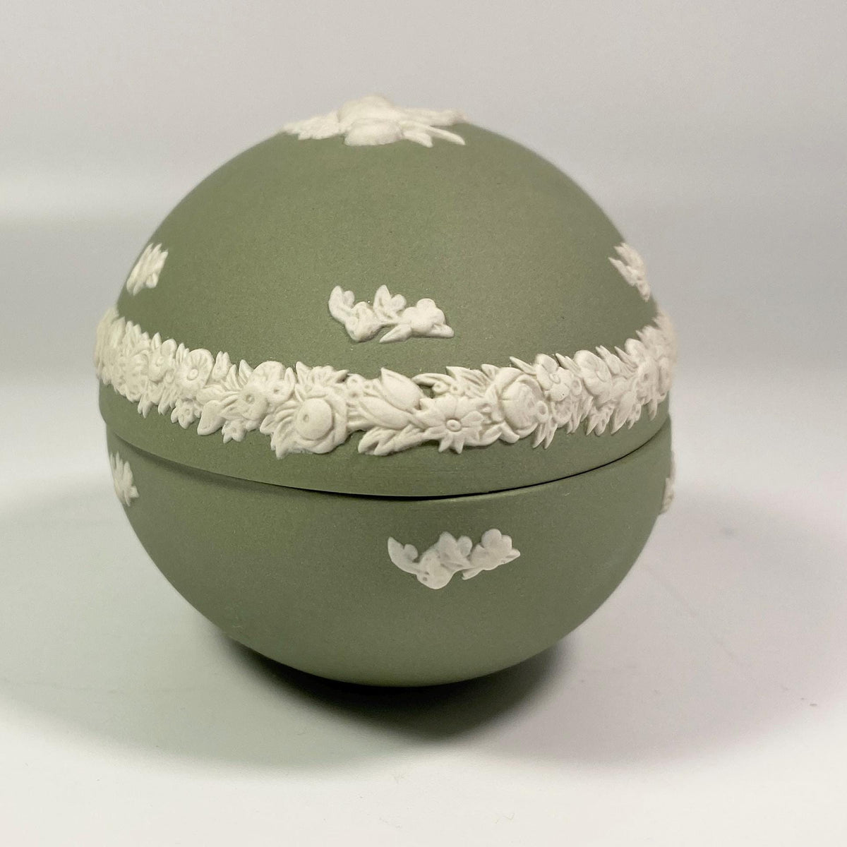 Vintage Wedgwood Green Jasperware Egg Trinket Wedgwood "Cupid On Rose Branch"