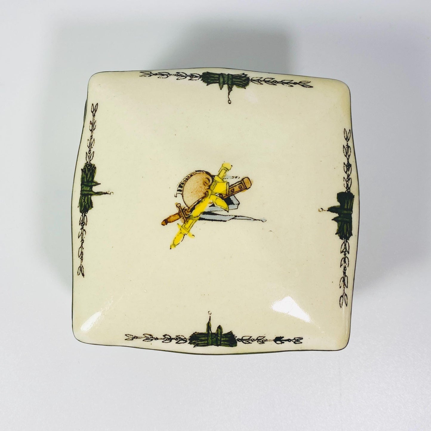 Extremely Rare 1930 Royal Doulton nativity Scene Trinket Lidded Box