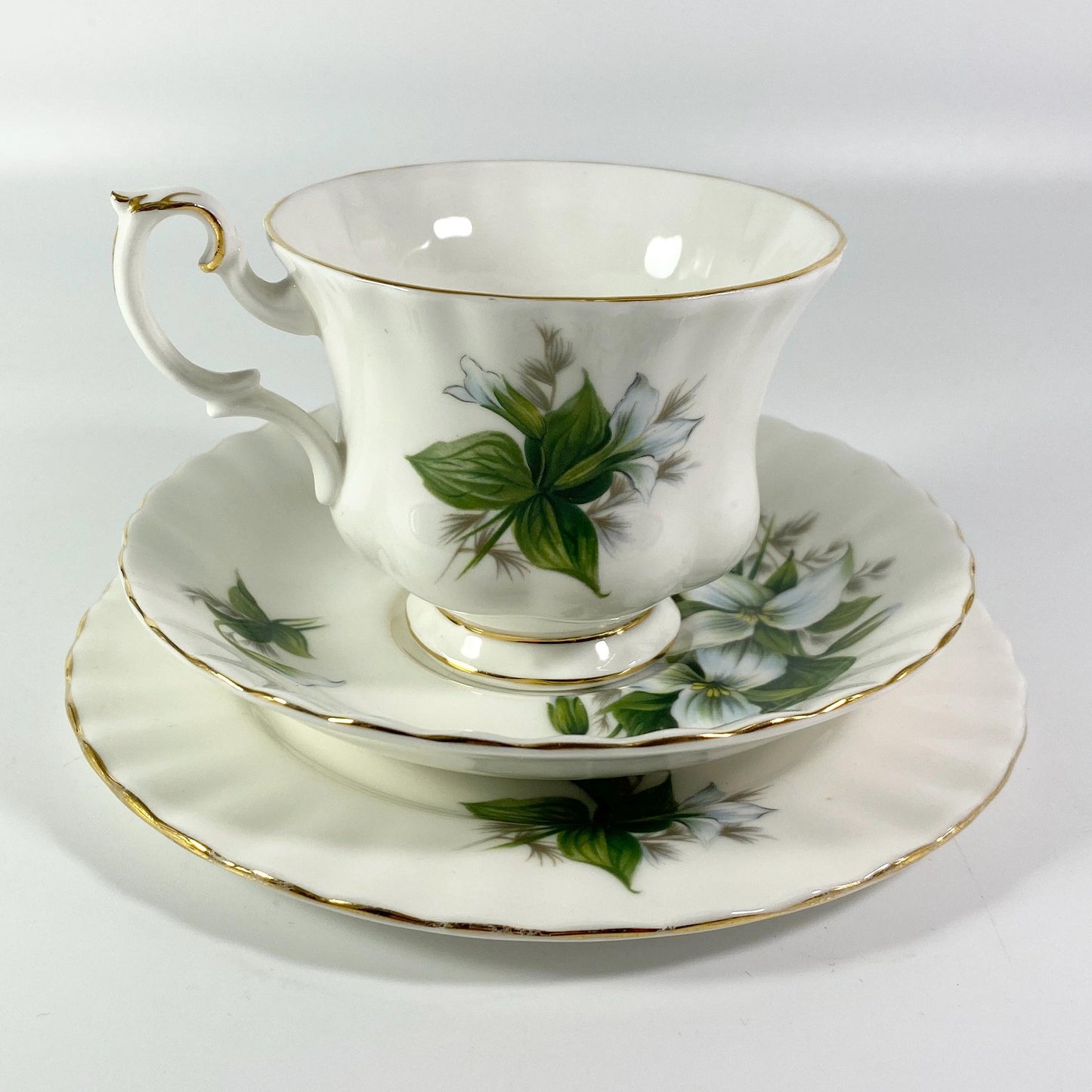 Royal Albert Bone China Trillium Tea Cup & Saucer with bread plate Trio England