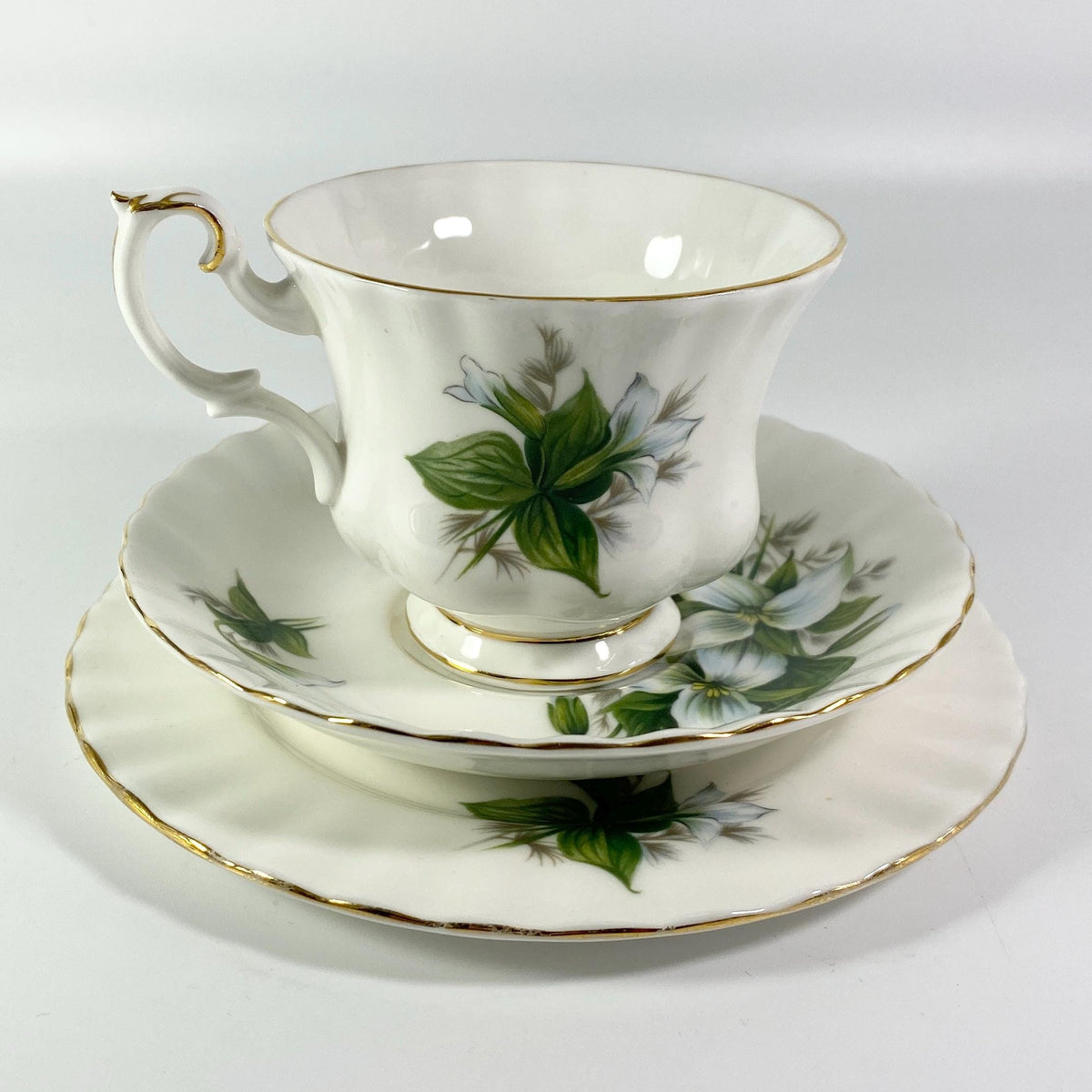 Royal Albert Bone China Trillium Tea Cup & Saucer with bread plate Trio England