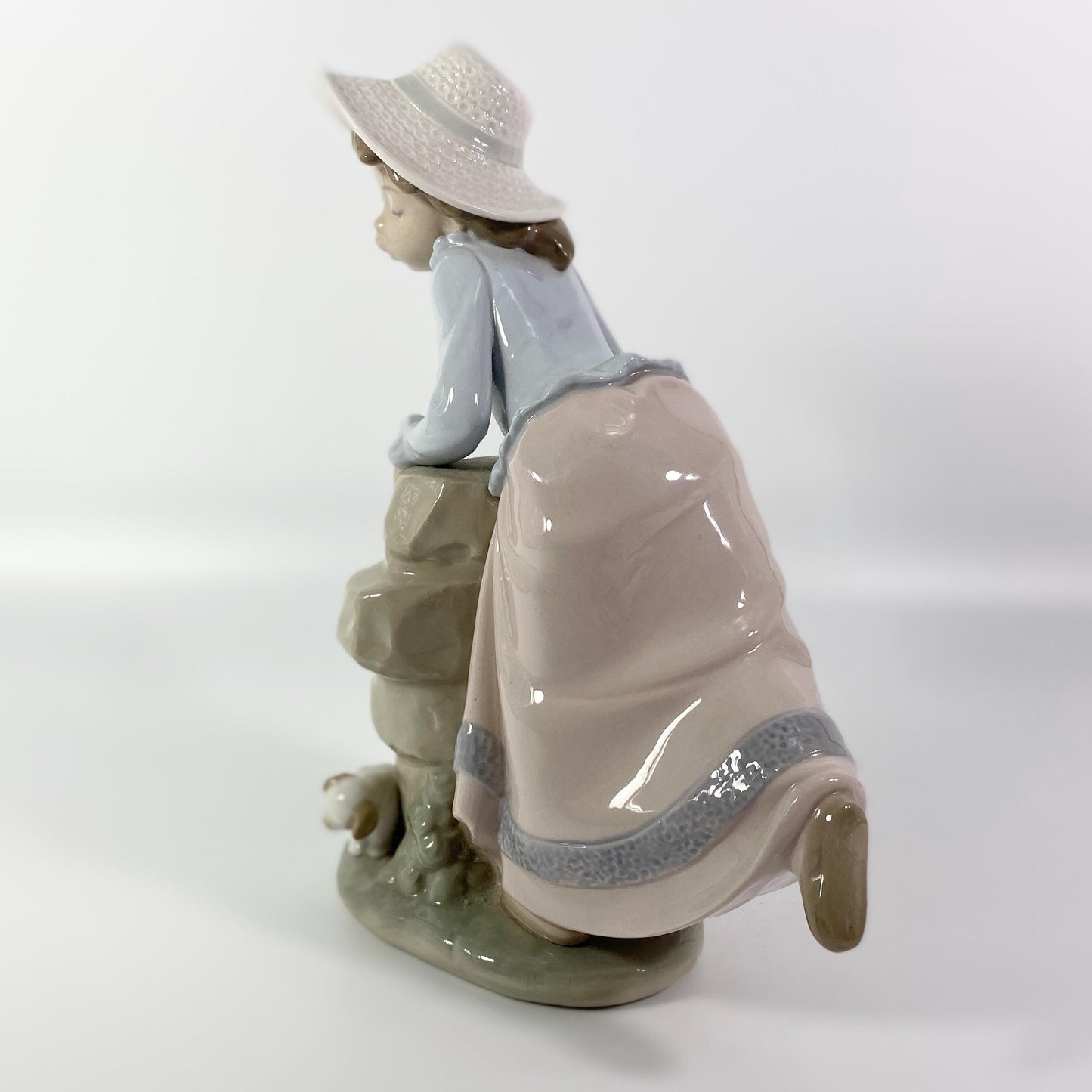 Lladro Nao Girl searching for her Puppy large 8 inches figurine