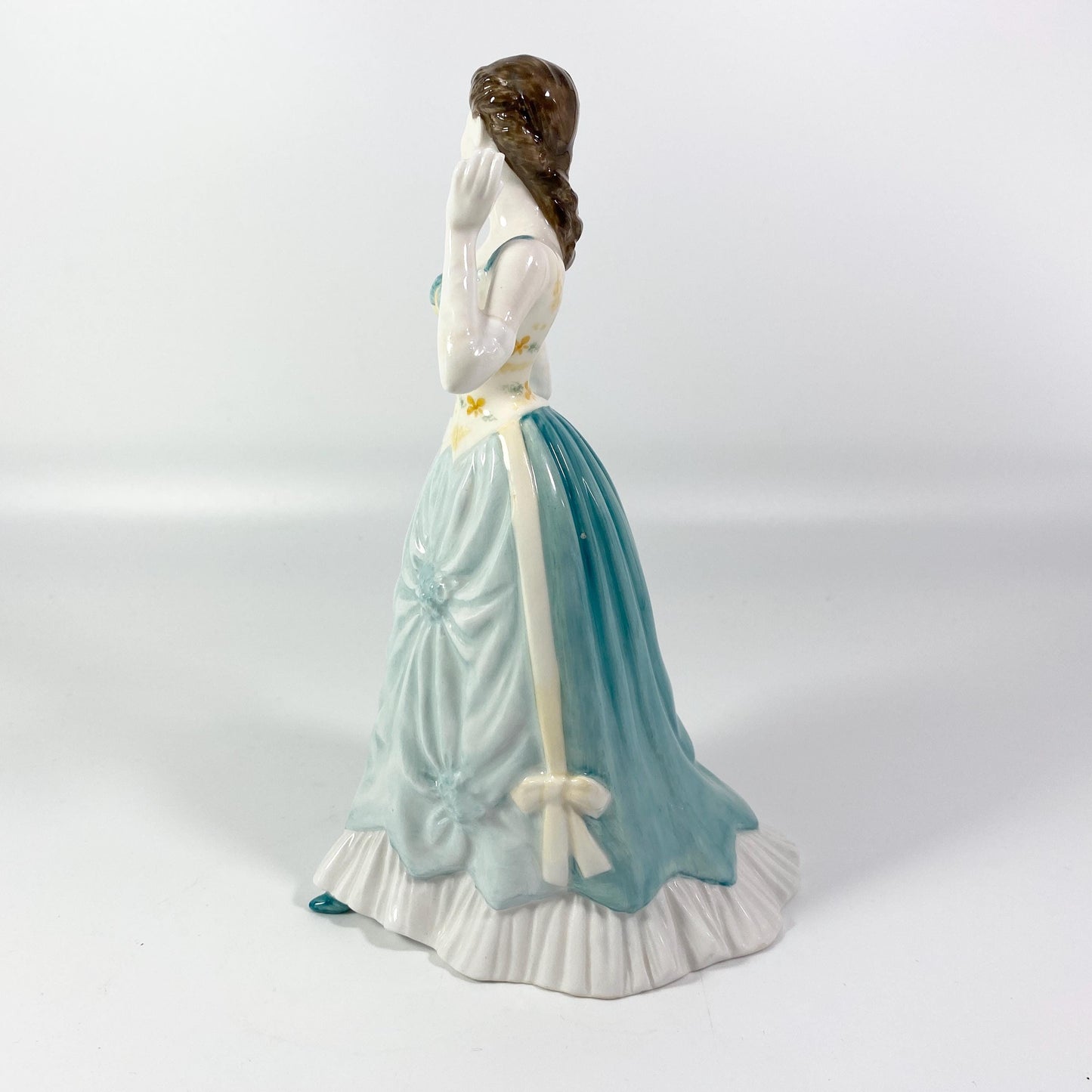 RARE !! Royal Doulton Pretty Gillian figurine, HN4404