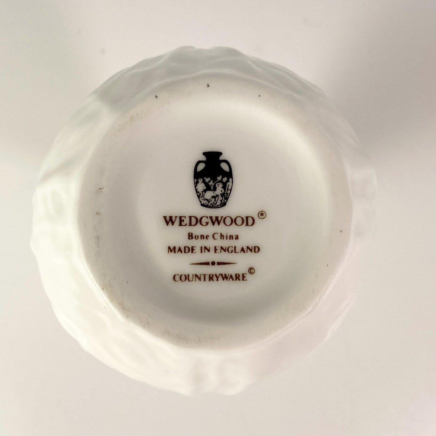 Extremely RARE -Wedgwood Countryware Bud Vase – White Cabbage Leaf – Bone China