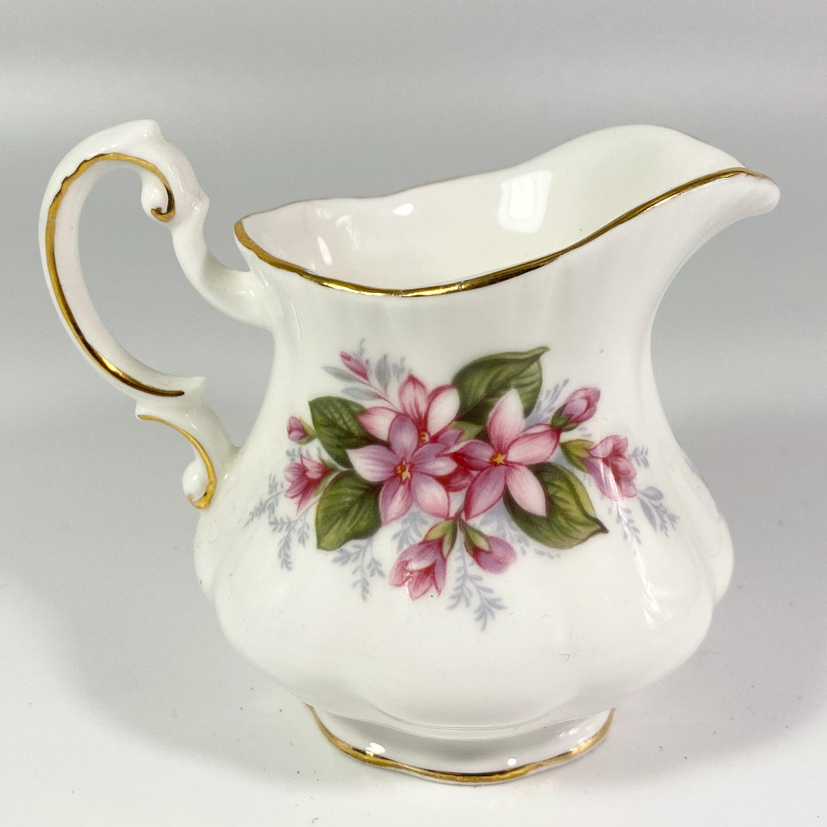 PARAGON MAYFLOWER Creamer & Sugar bowl Bone China made England
